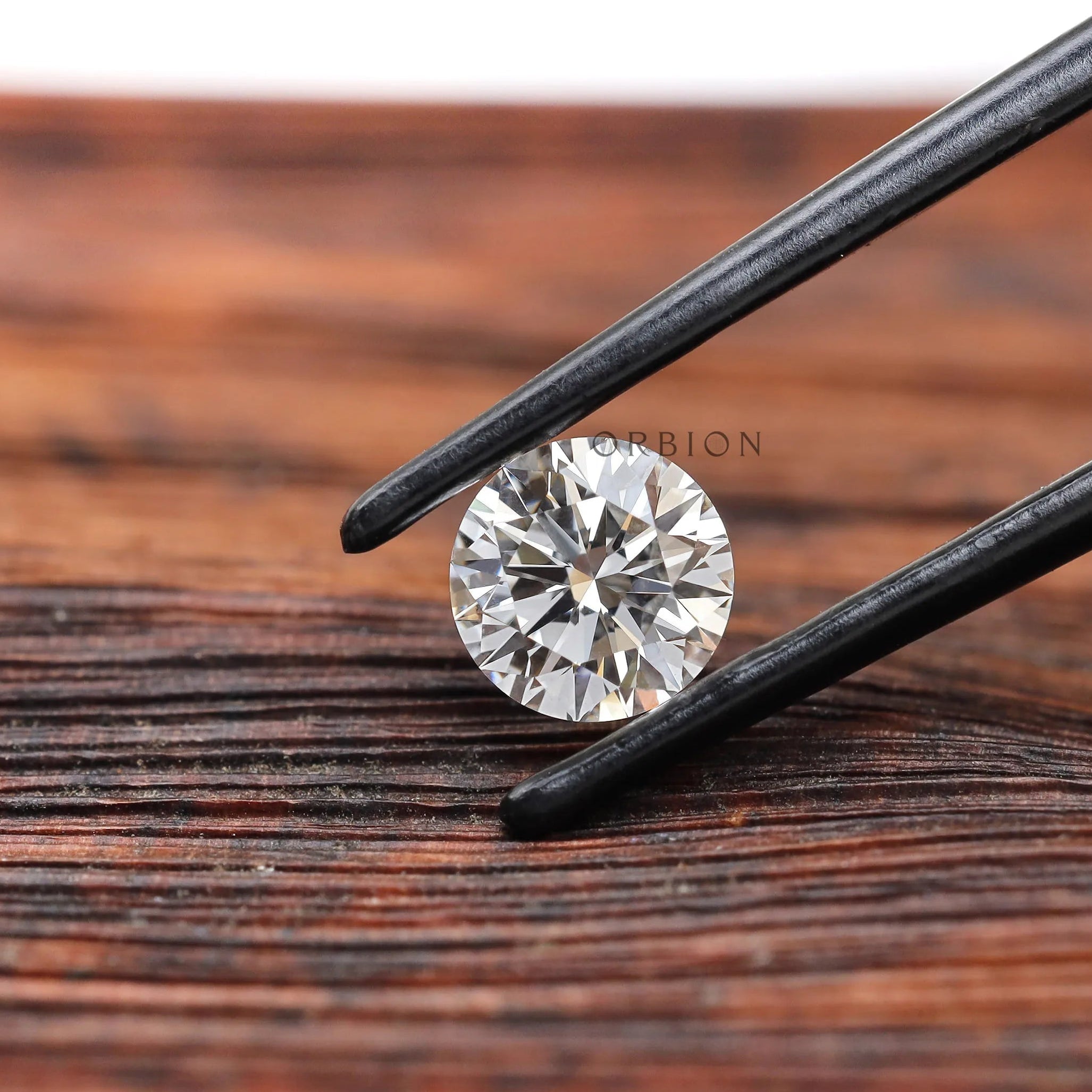 Close view of round lab diamond on wooden surface