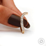 Smooth curve design of the diamond wedding band
