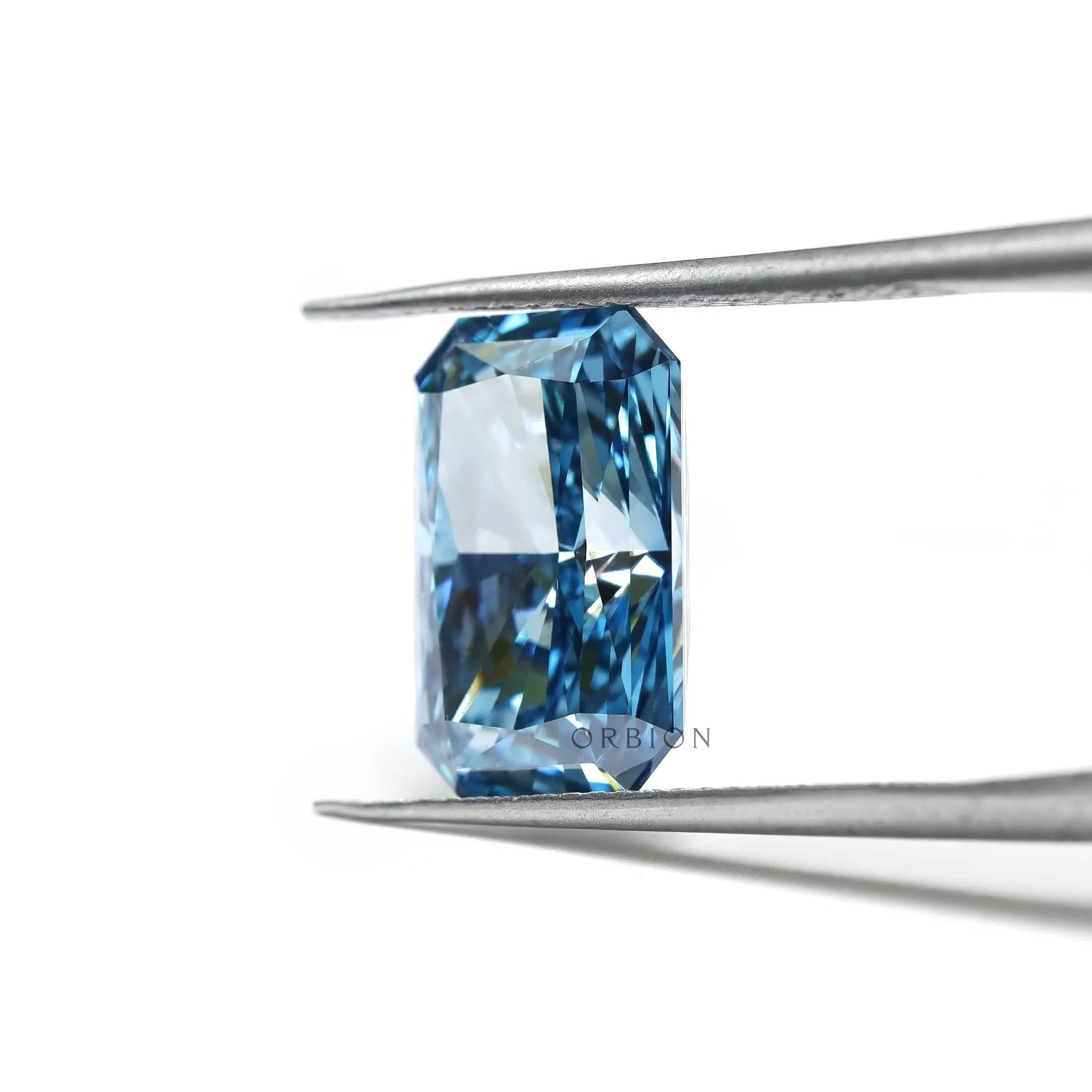 Side profile of blue radiant lab diamond showing depth