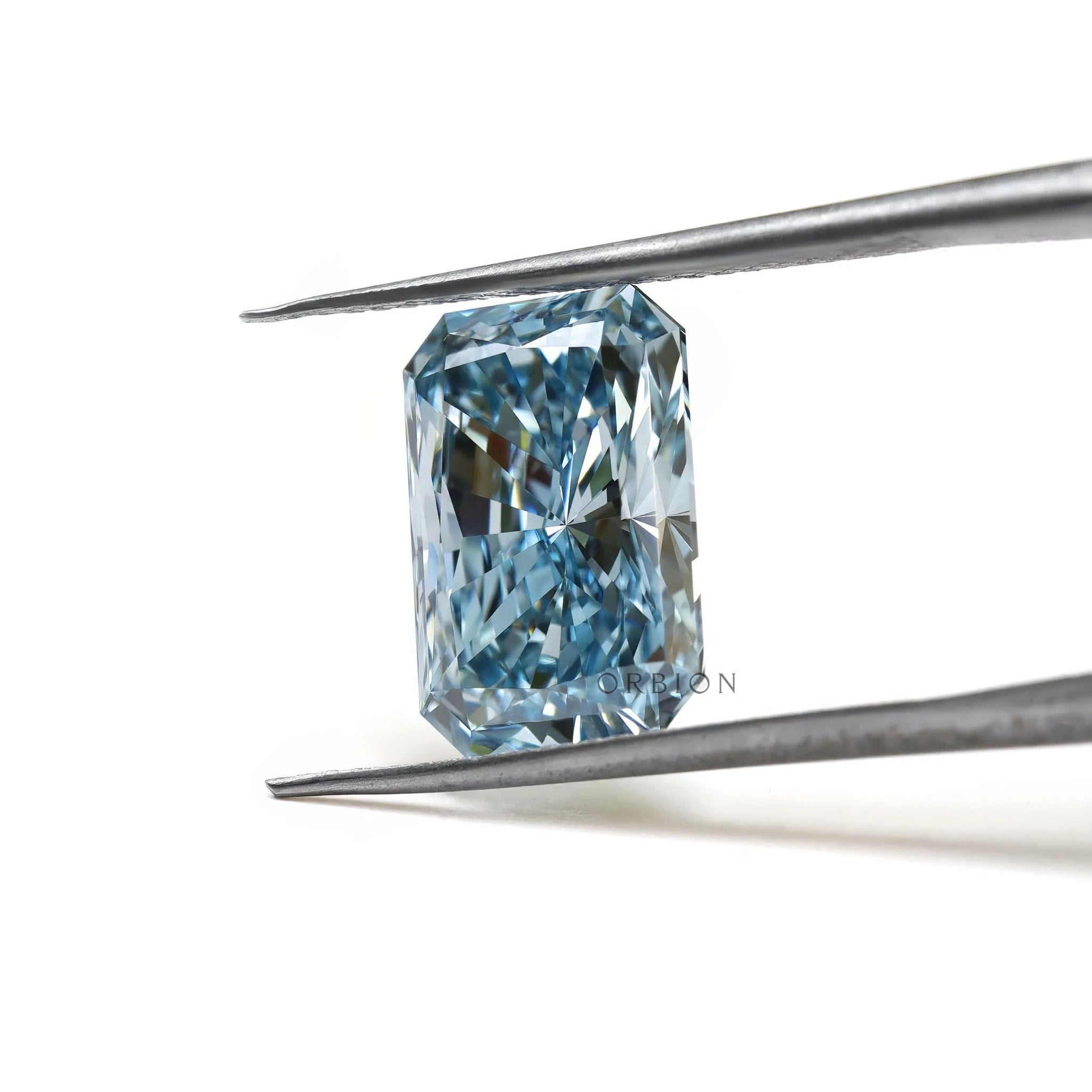 Side profile of fancy vivid blue radiant lab diamond