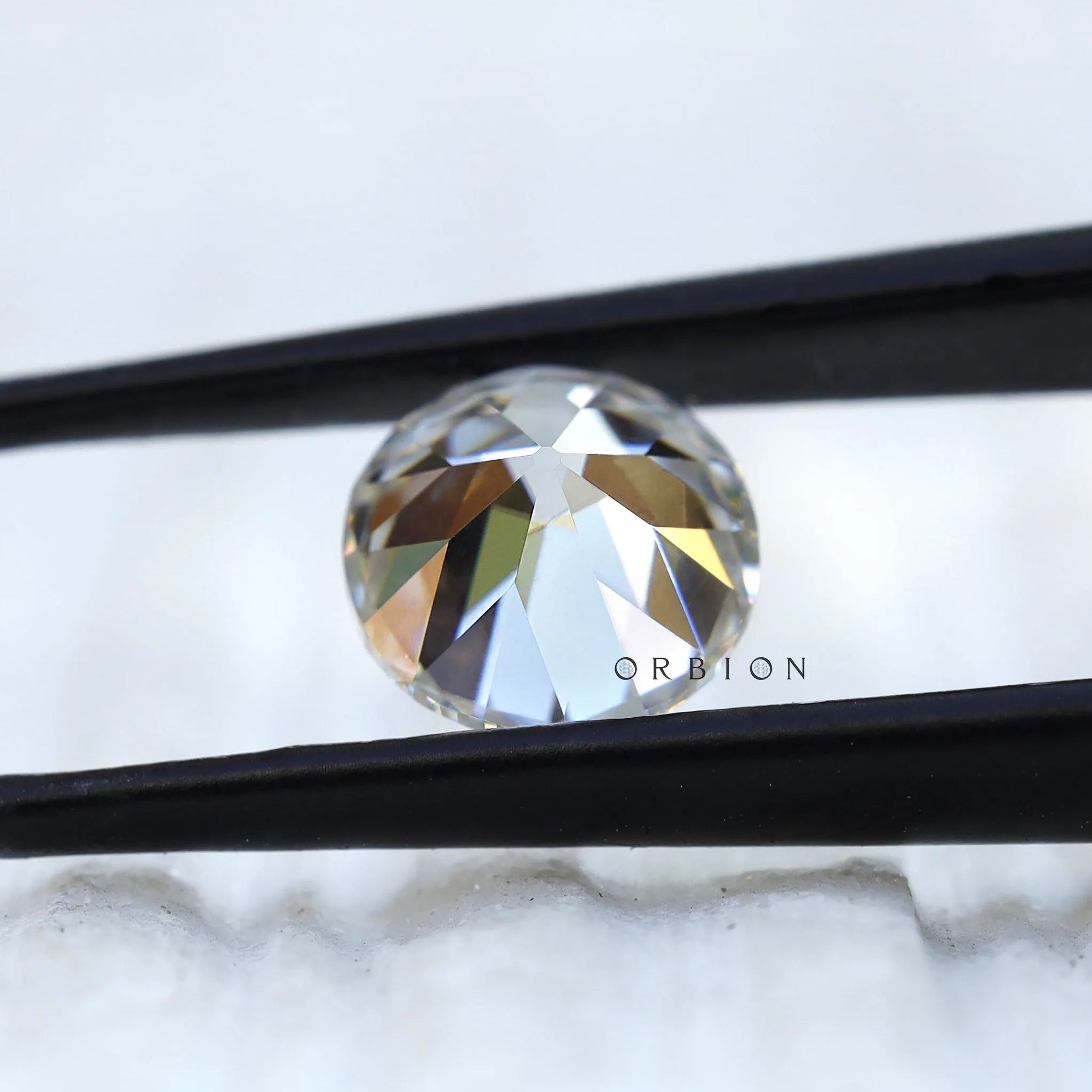 Back profile of round moissanite showing pavilion structure