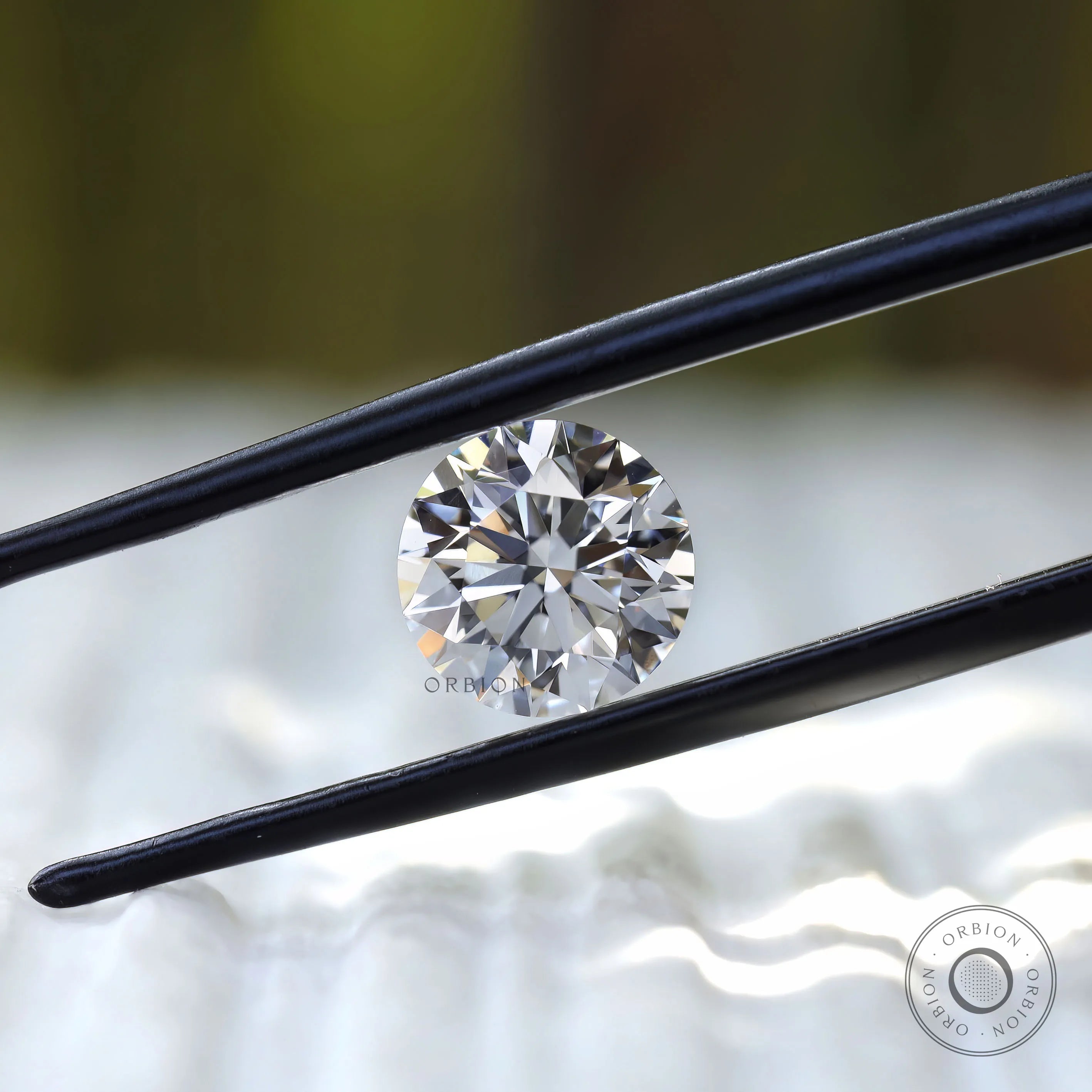 Round brilliant cut lab diamond with crisp white sparkle