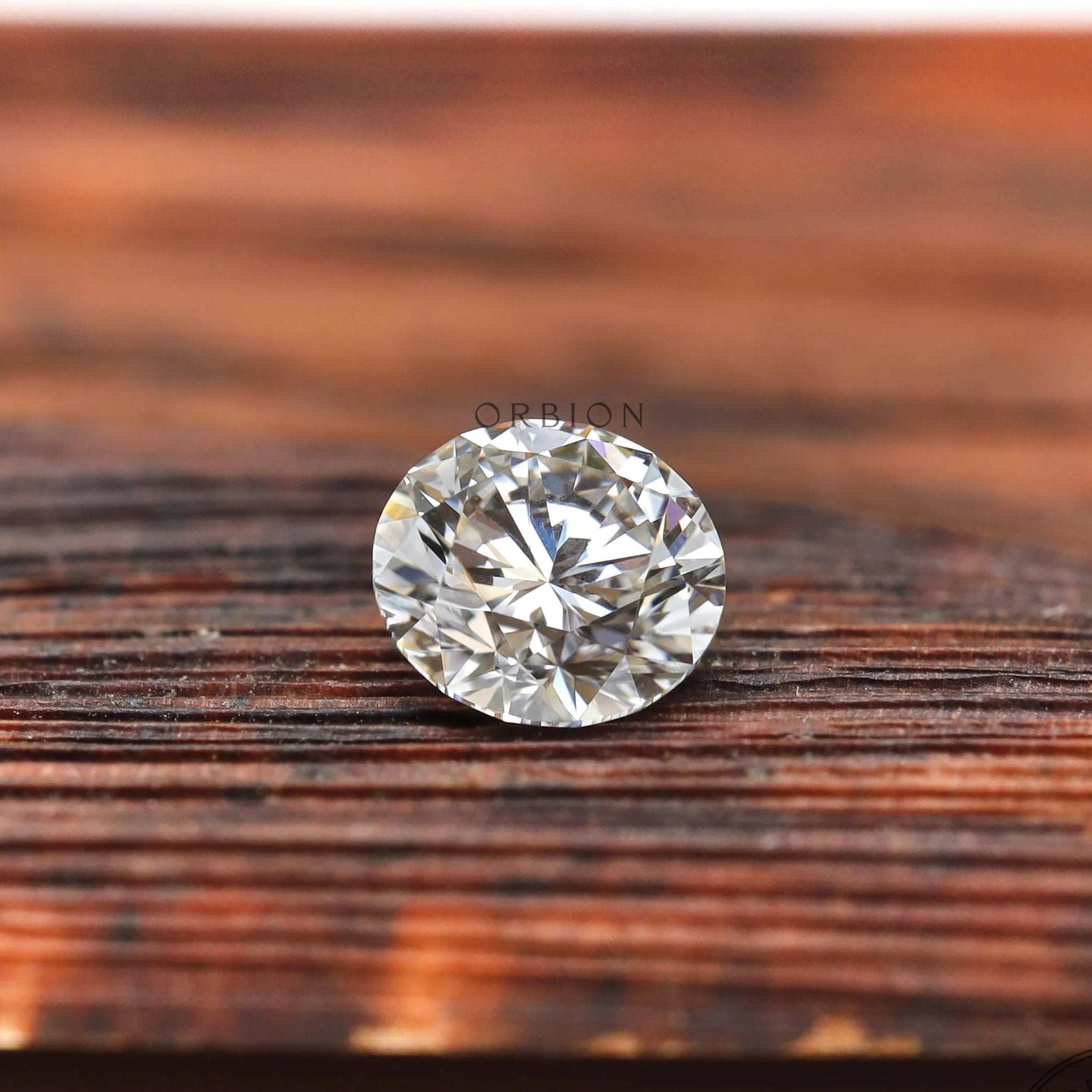 Face-up round loose lab diamond on wooden background