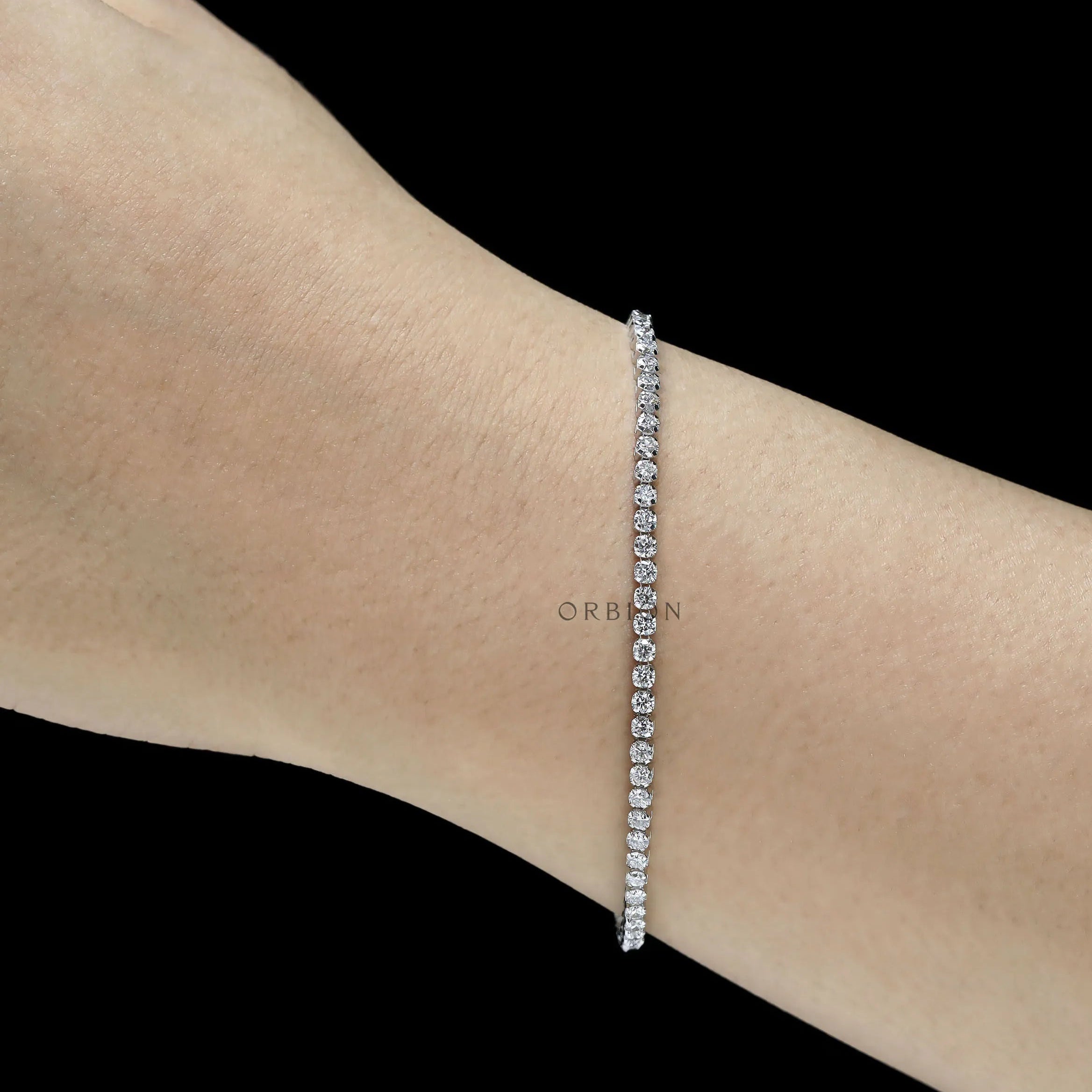 Diamond tennis bracelet in 14k white gold, lightweight and versatile for daily wear