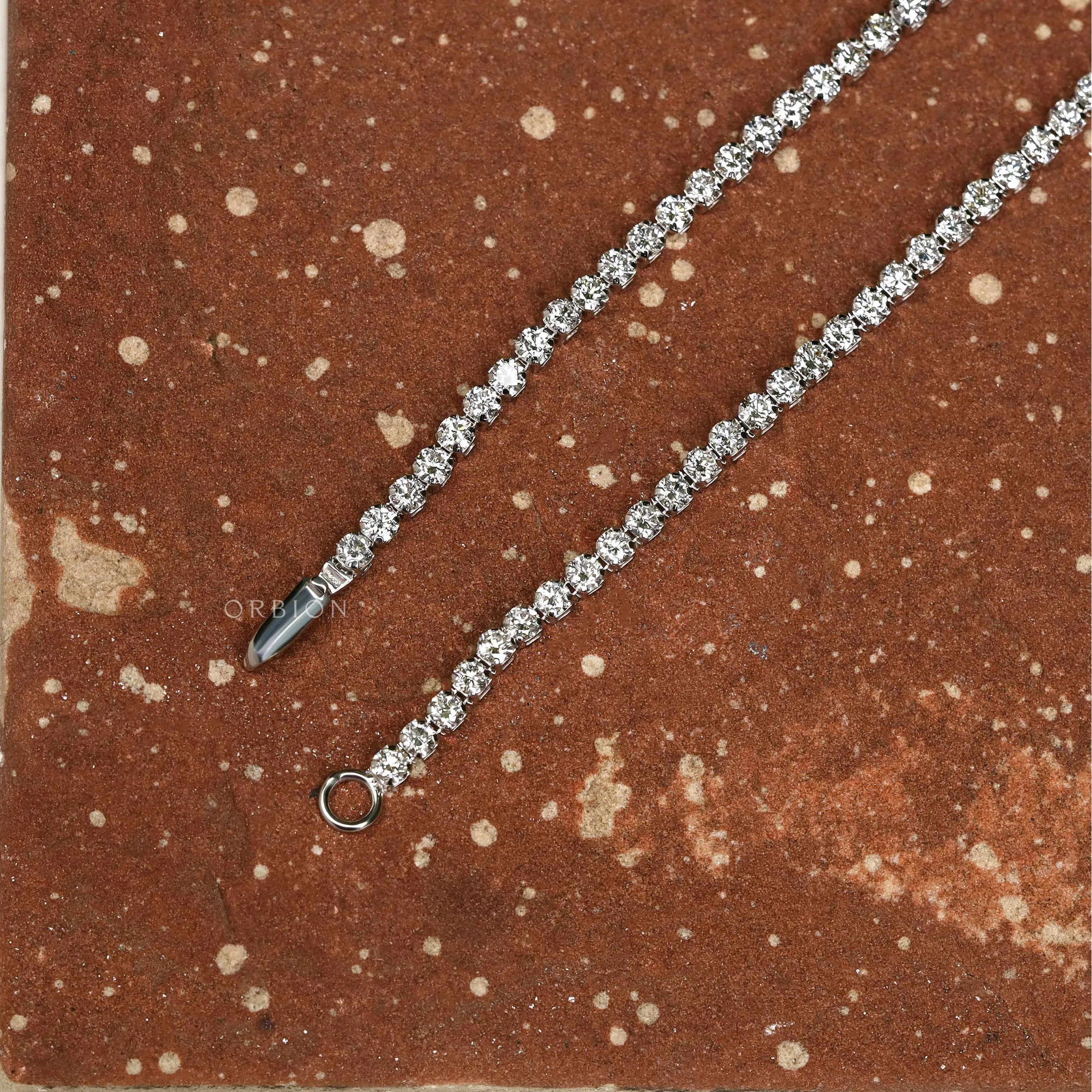 Round diamond tennis bracelet, lightweight and elegant in 14k white gold for special occasions