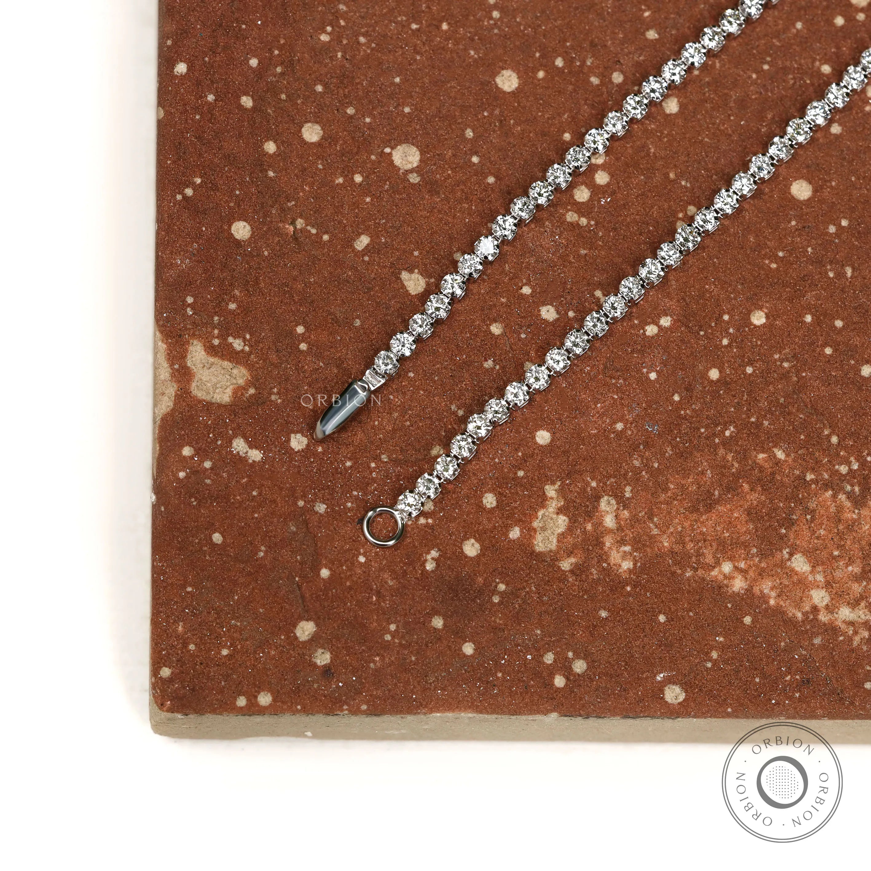 Round diamond tennis bracelet, lightweight and elegant in 14k white gold for special occasions