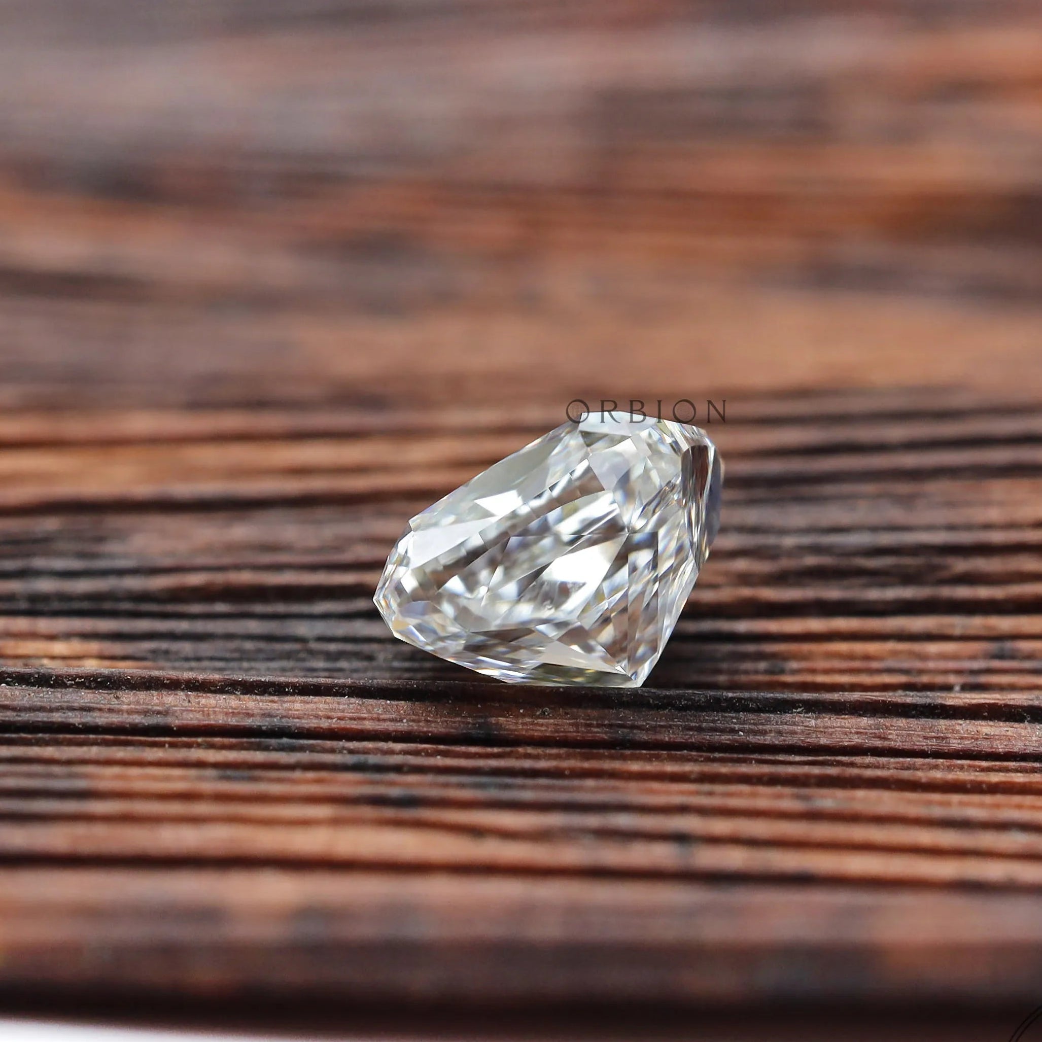 Profile view of brilliant cut cushion loose diamond