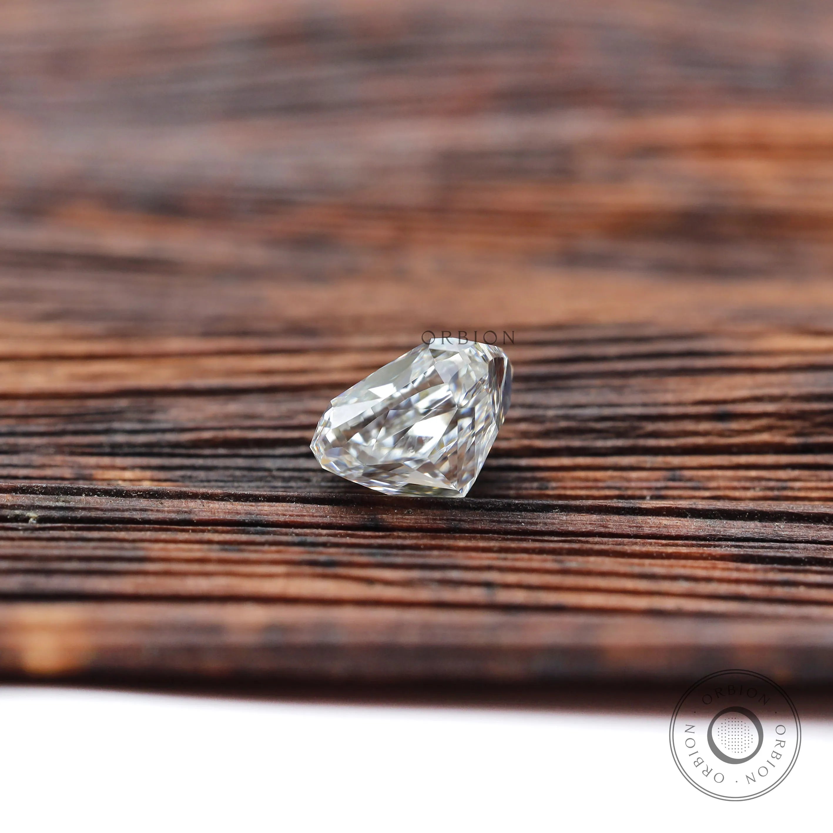 Profile view of brilliant cut cushion loose diamond
