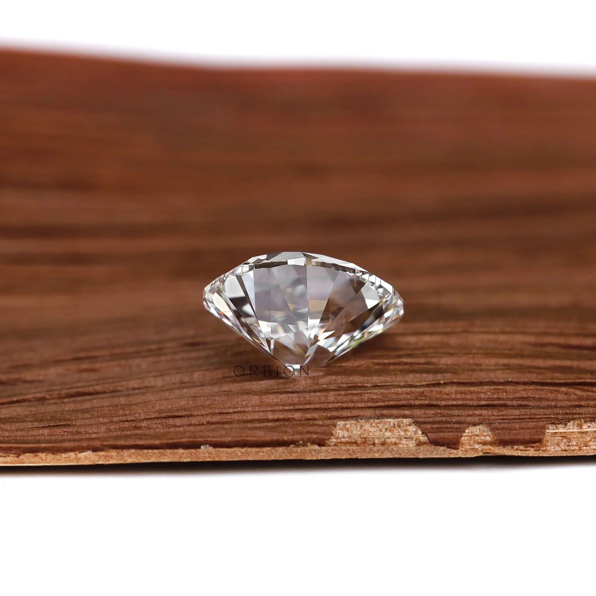 Side profile of pear lab diamond showing pavilion depth