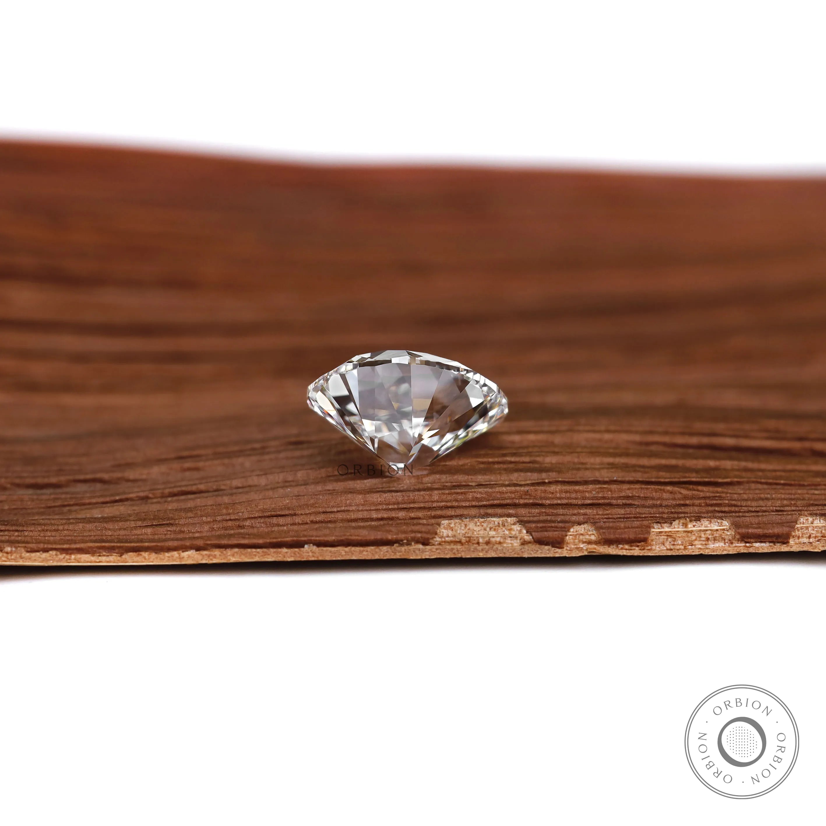Side profile of pear lab diamond showing pavilion depth