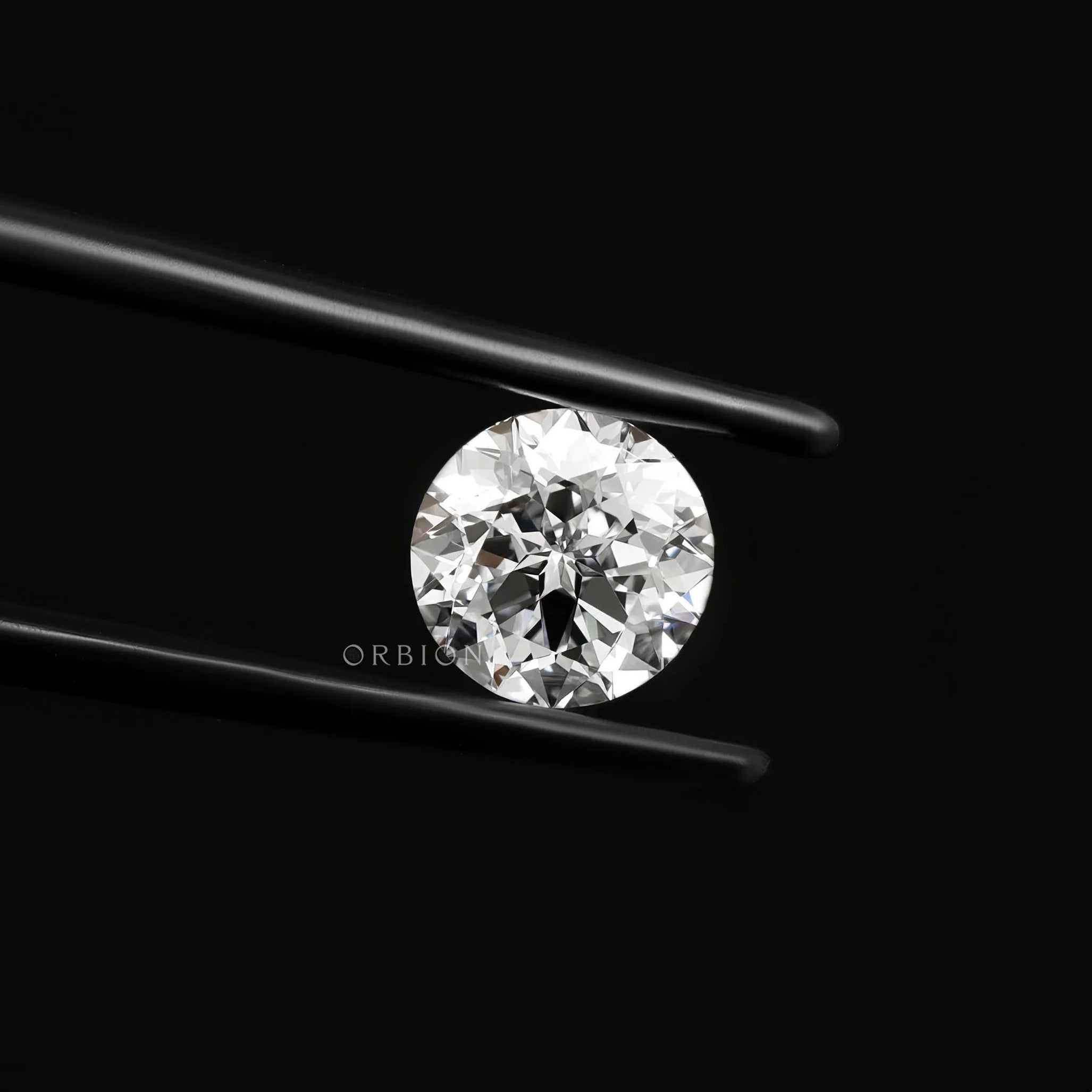 Round D/E/F loose lab diamond with crisp nova facet pattern