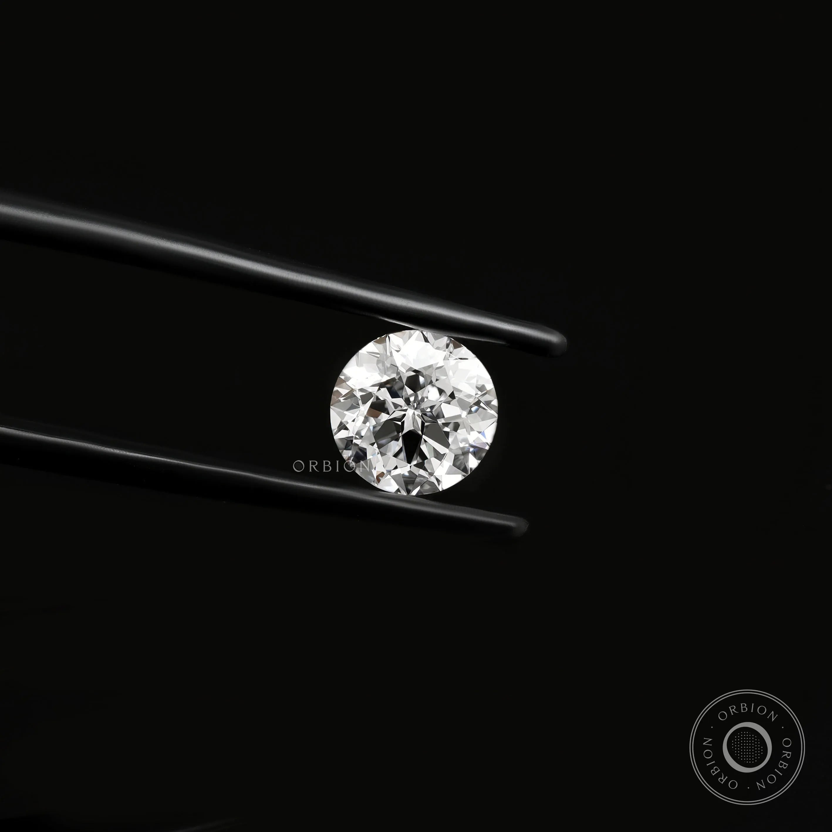 Round D/E/F loose lab diamond with crisp nova facet pattern