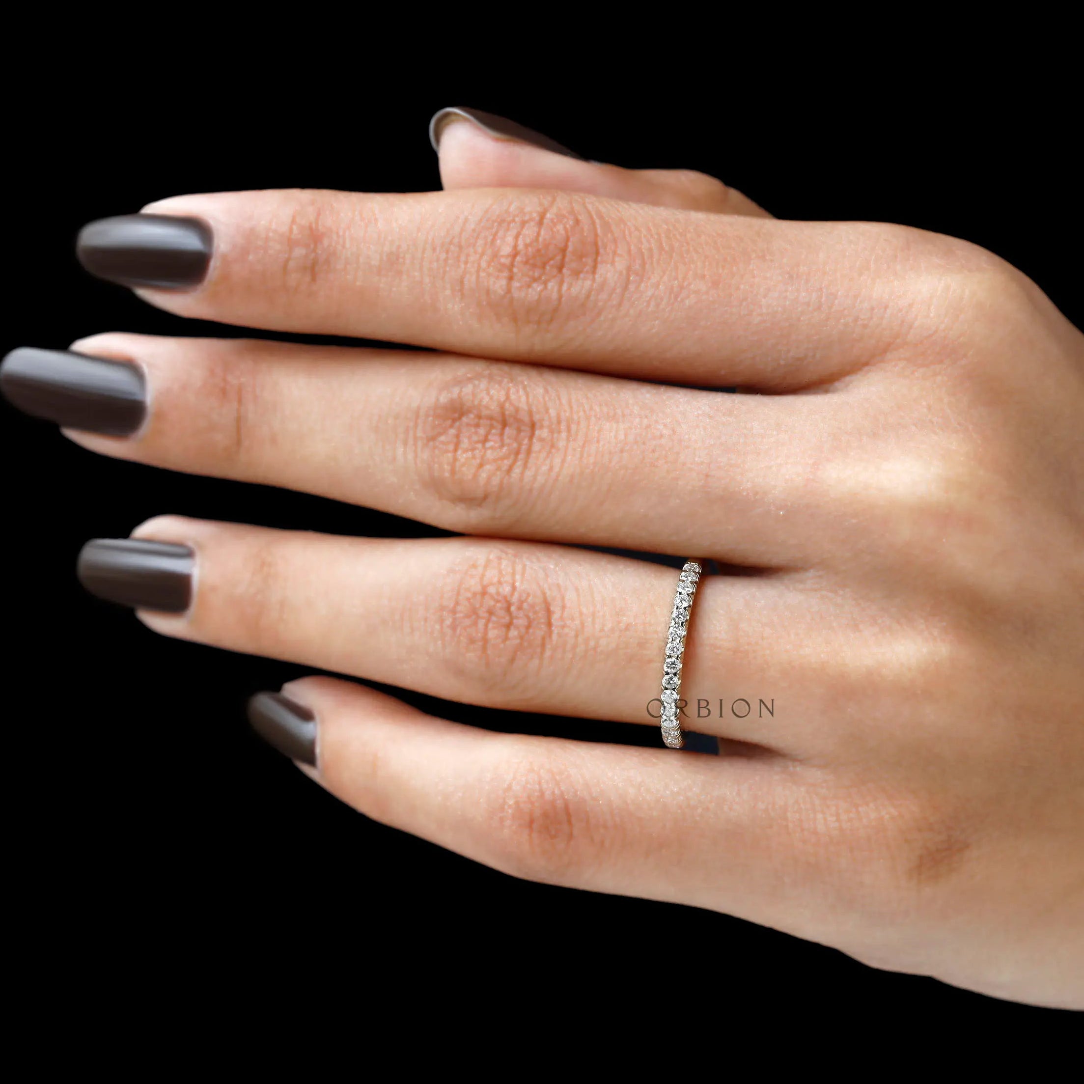 Close detail of shared prong pave setting round stones