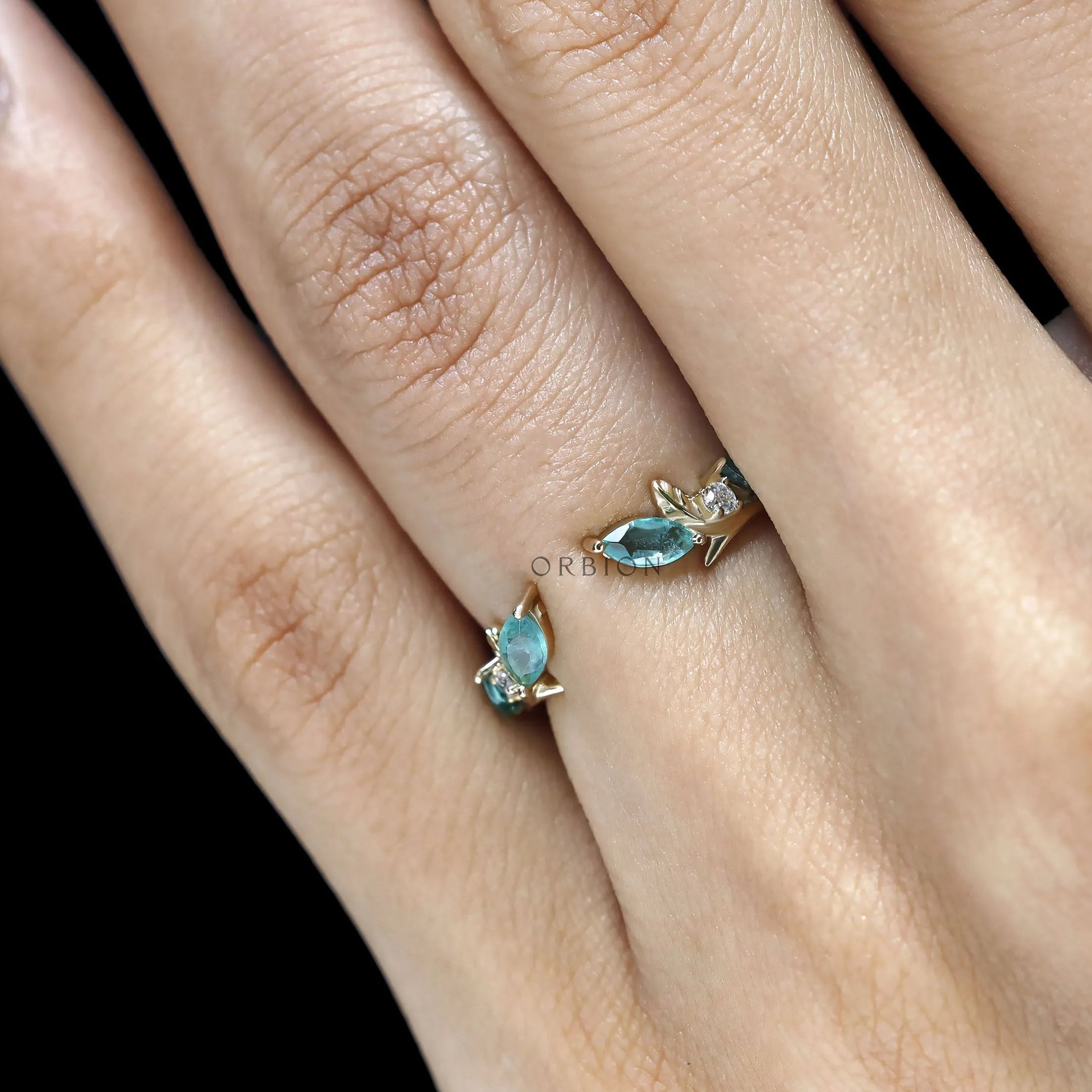 Green gemstone leaf cuff ring in yellow gold, inspired by nature, ideal for stacking or wedding band
