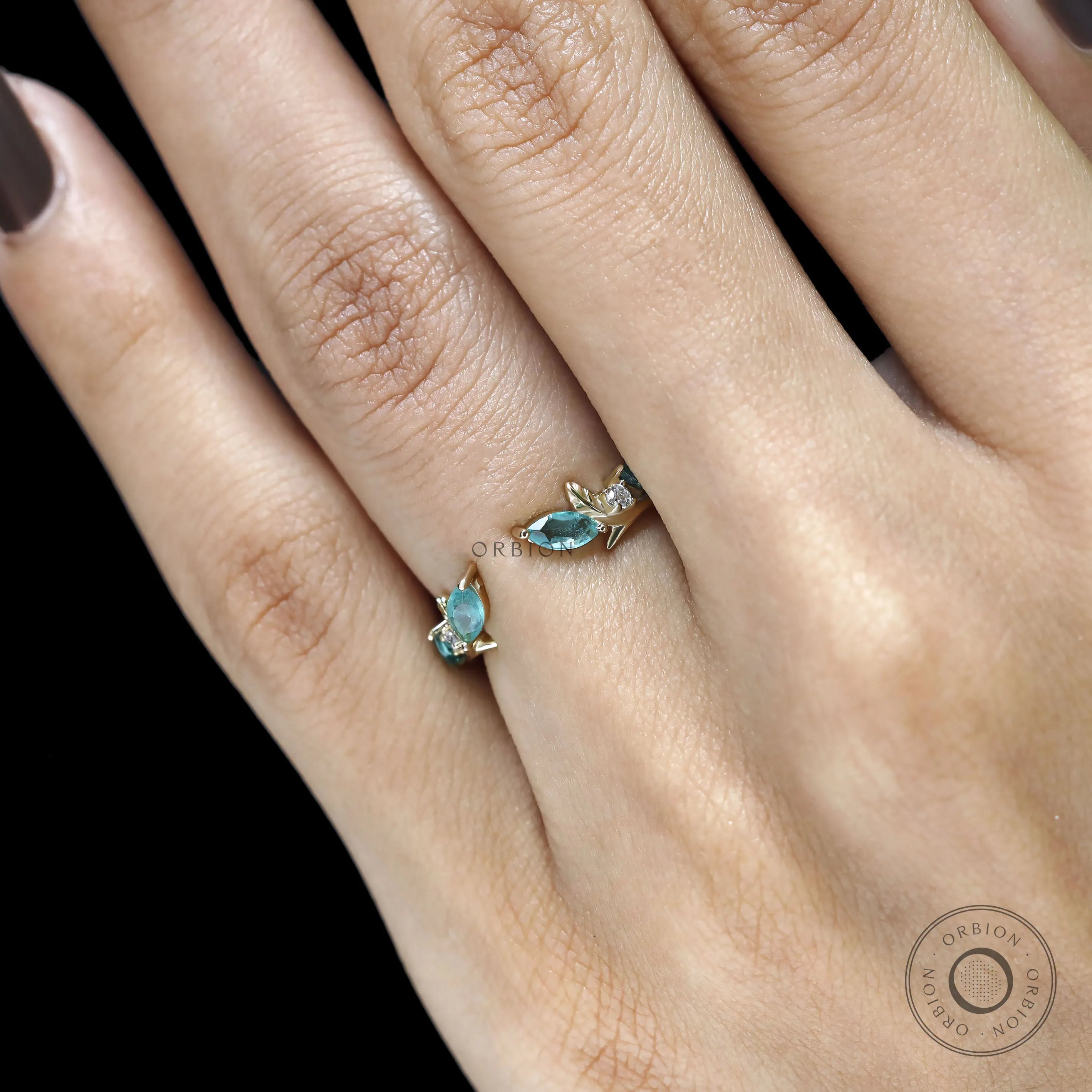 Green gemstone leaf cuff ring in yellow gold, inspired by nature, ideal for stacking or wedding band
