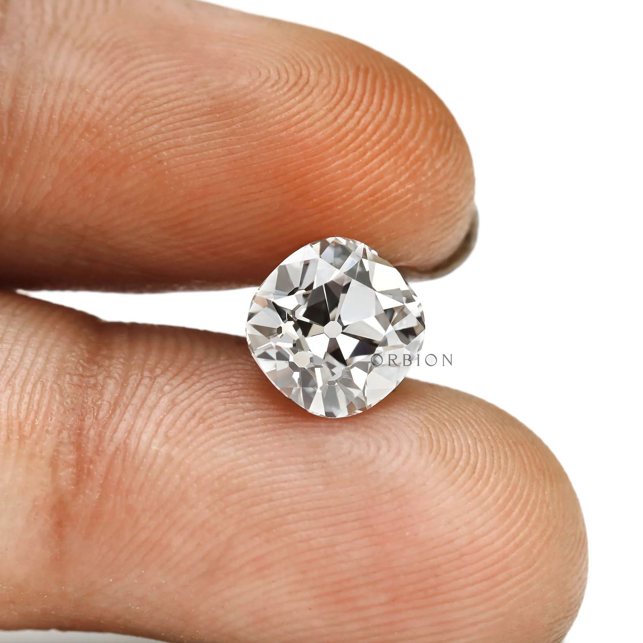 Cushion lab diamond 2 ct with antique style cut and sustainable origin