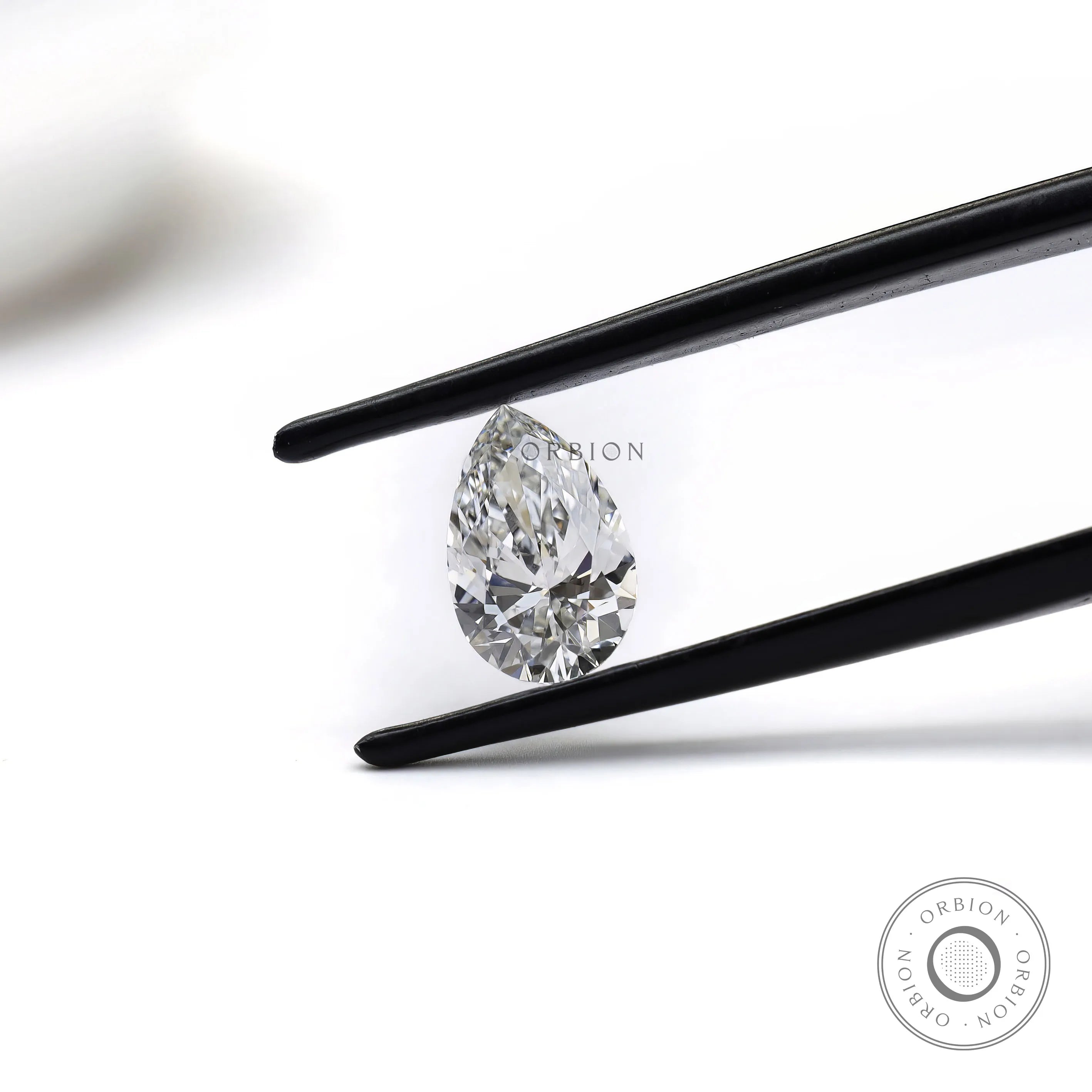 Pear shaped lab diamond 2 ct in soft off white hue
