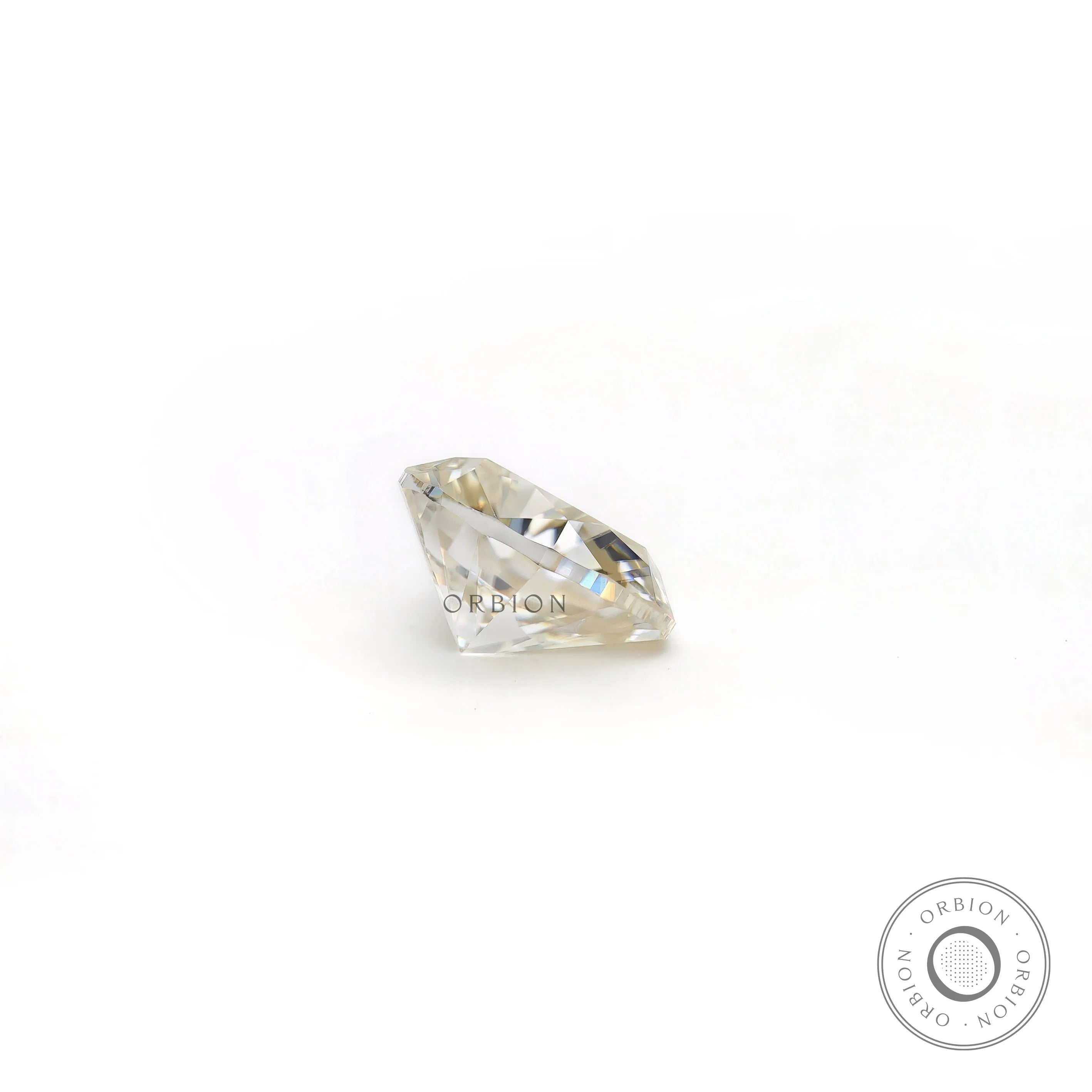 Heart moissanite side profile showing depth and proportions