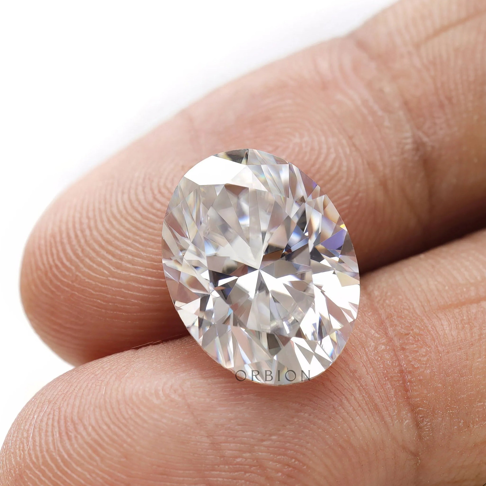 oval brilliant cut stone with clean symmetry and reflections