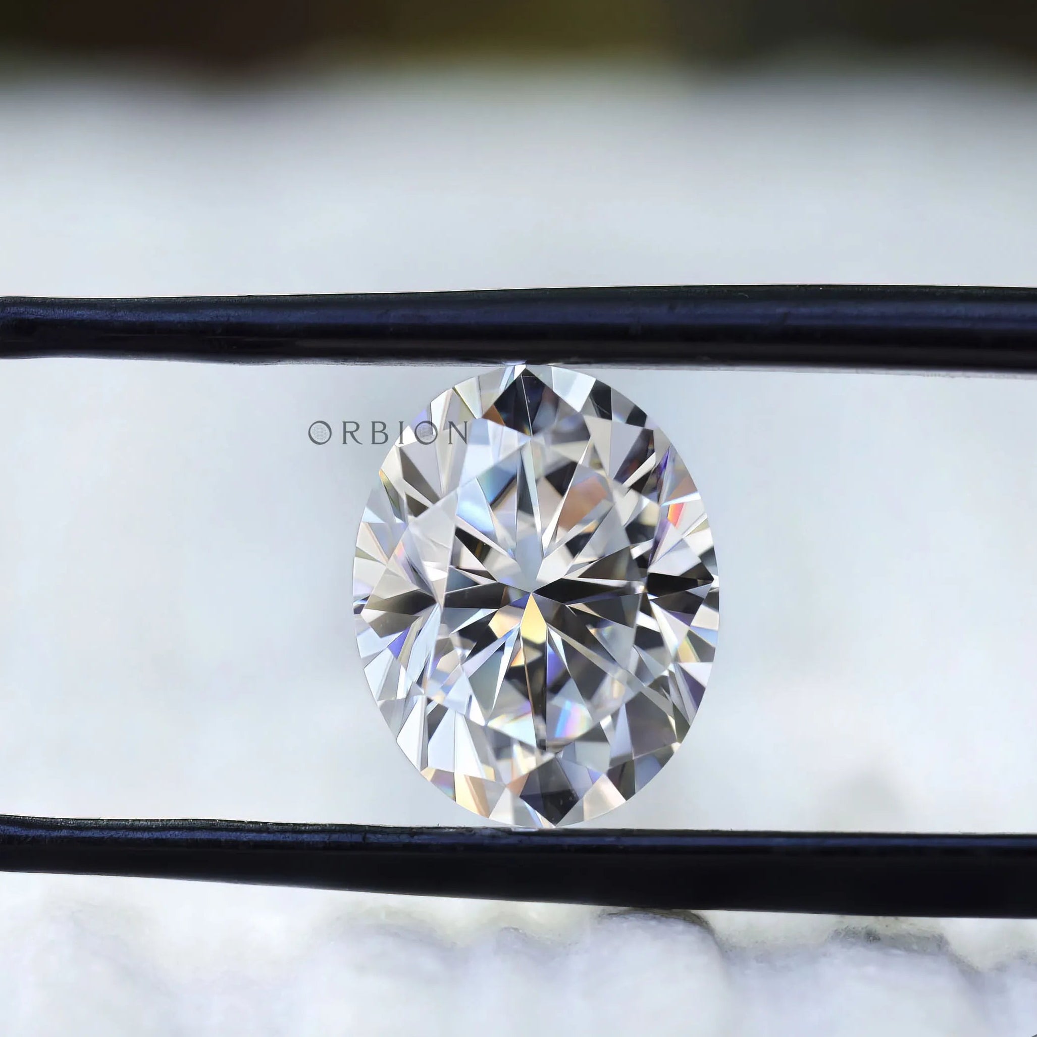 Oval hybrid cut moissanite loose stone top view brilliance
