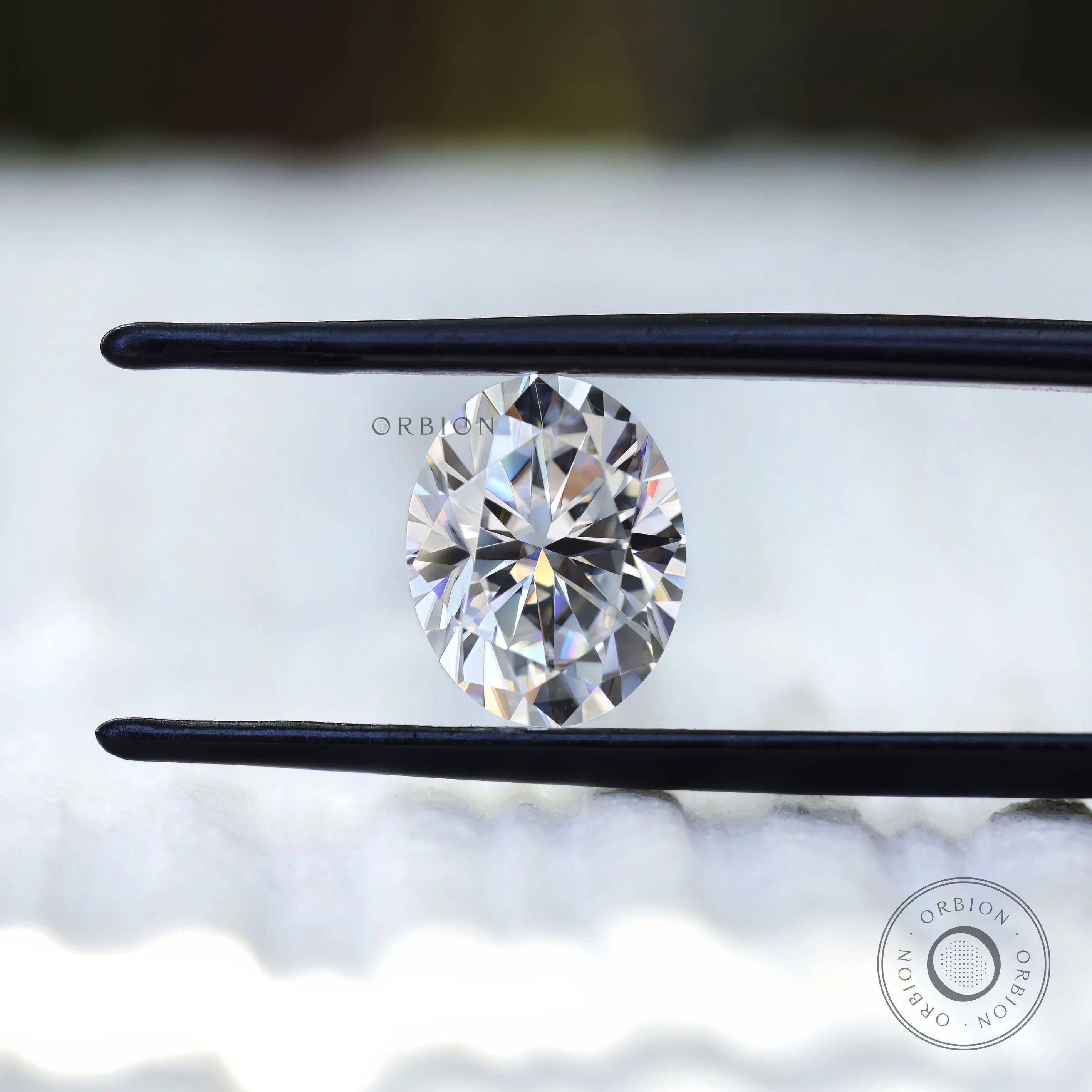 Oval hybrid cut moissanite loose stone top view brilliance