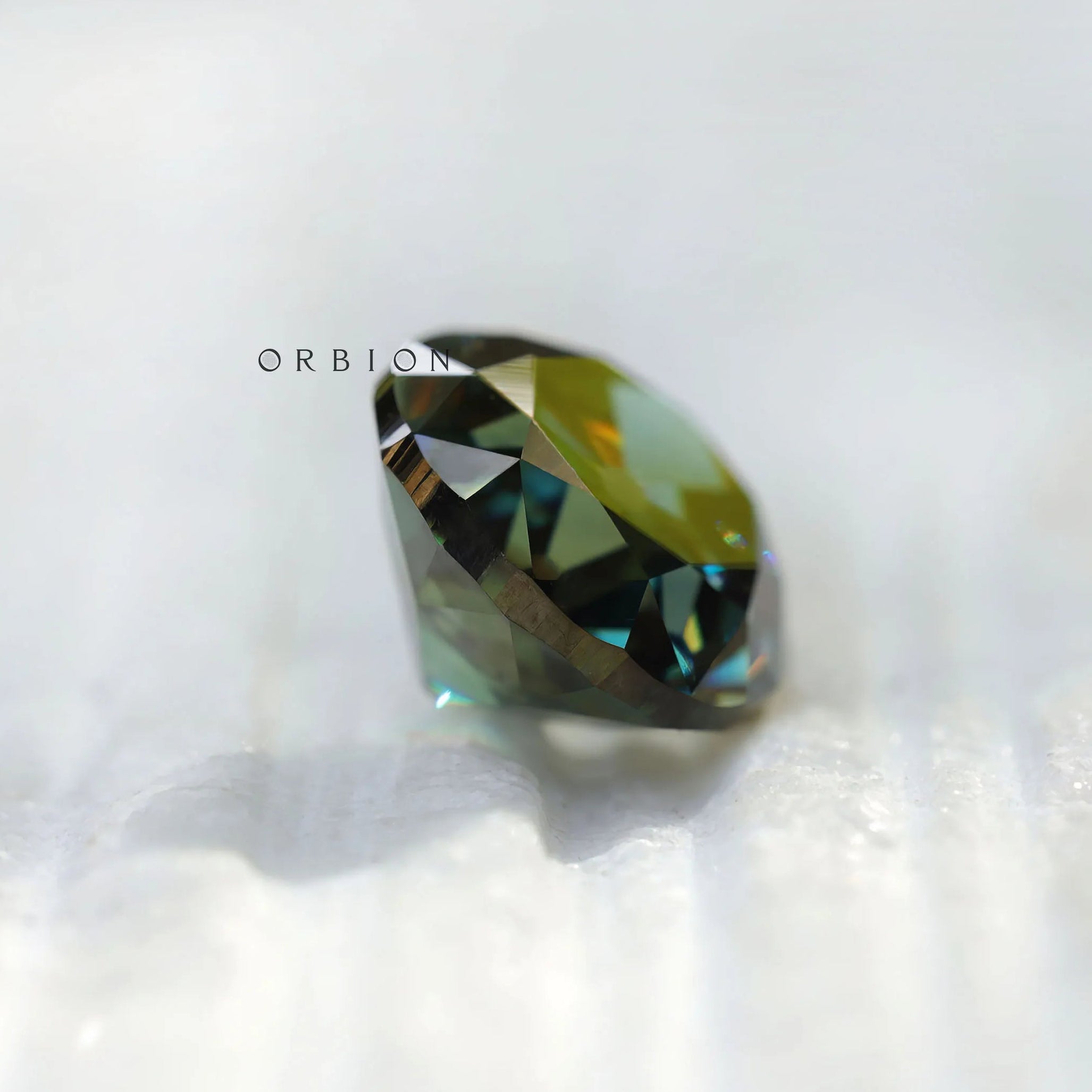 Dark green moissanite oval shape facet detail