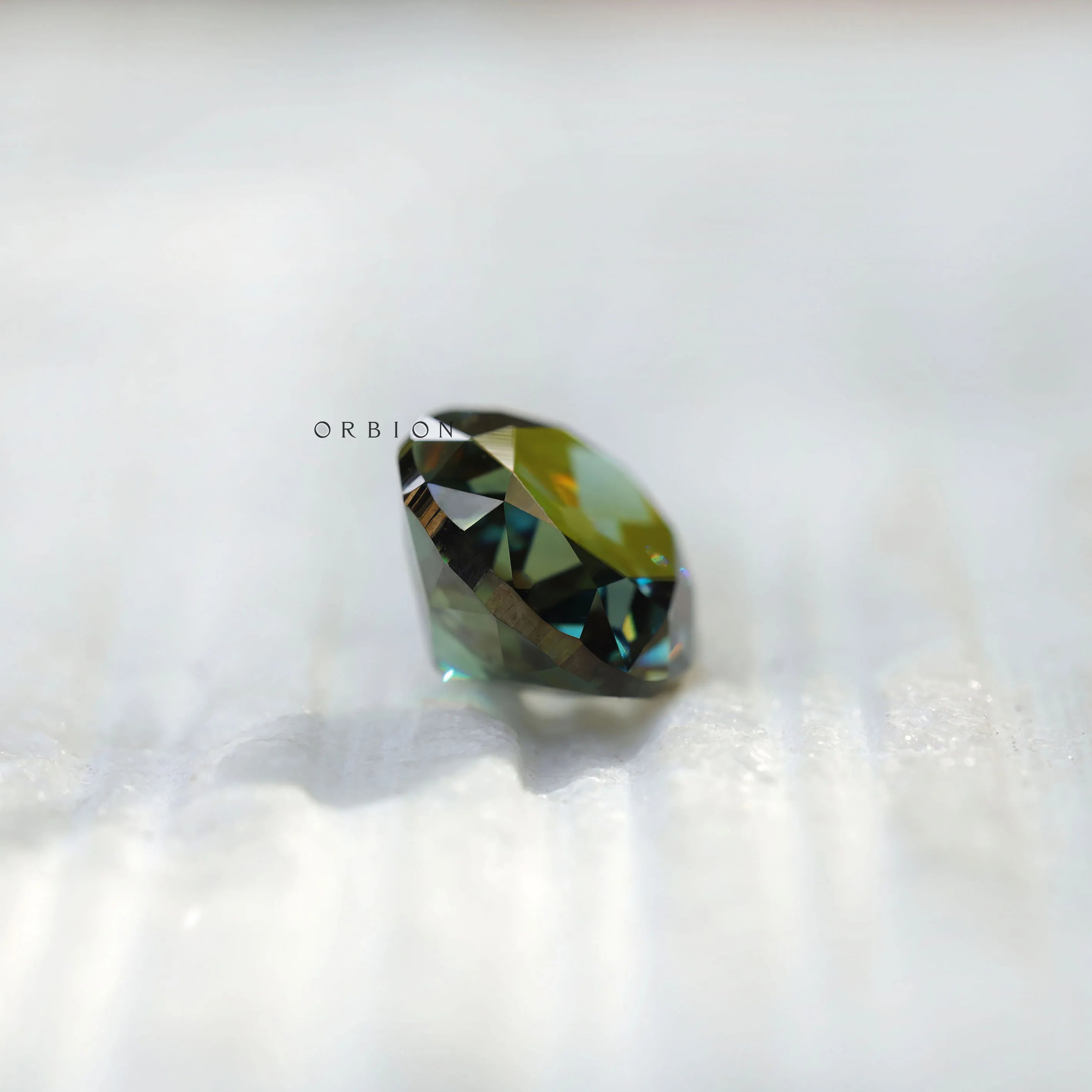 Dark green moissanite oval shape facet detail