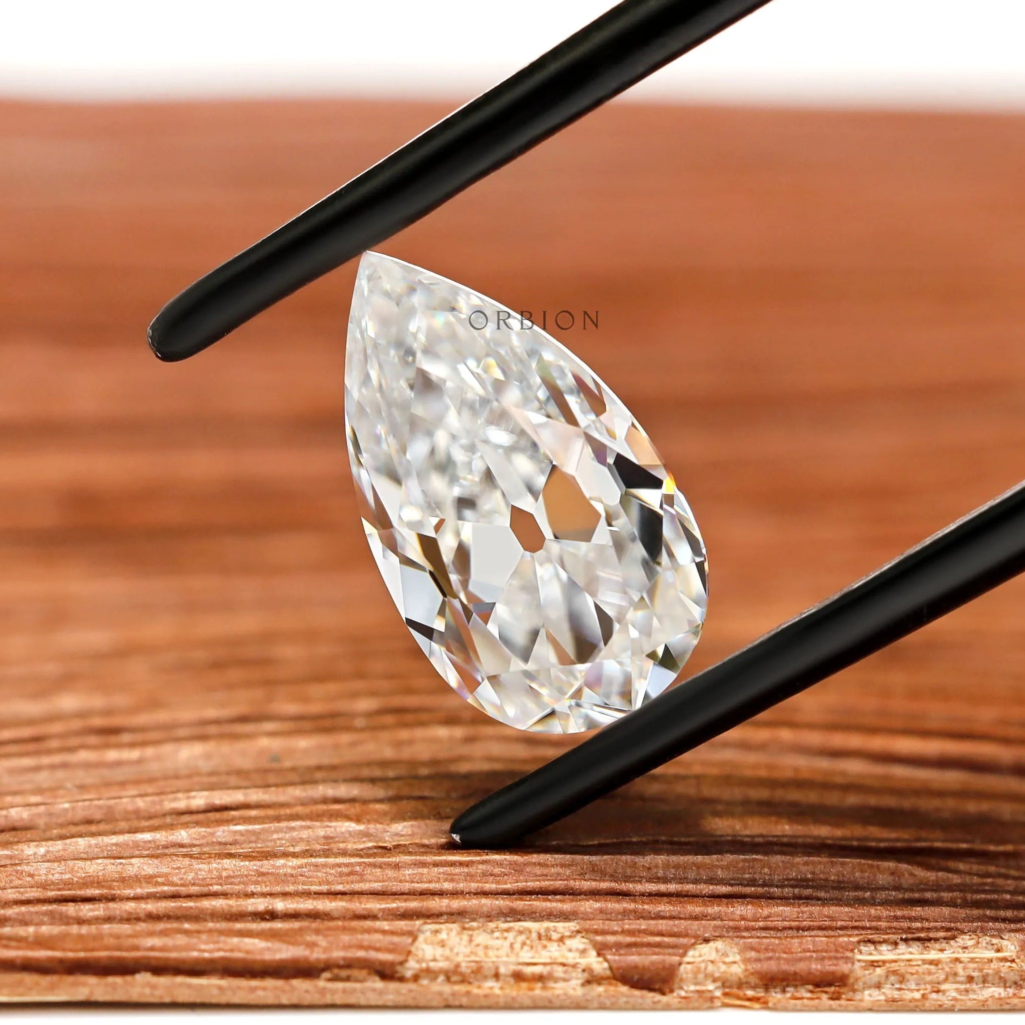 Colorless Pear Cut Moissanite Gemstone for Engagement Ring Making

