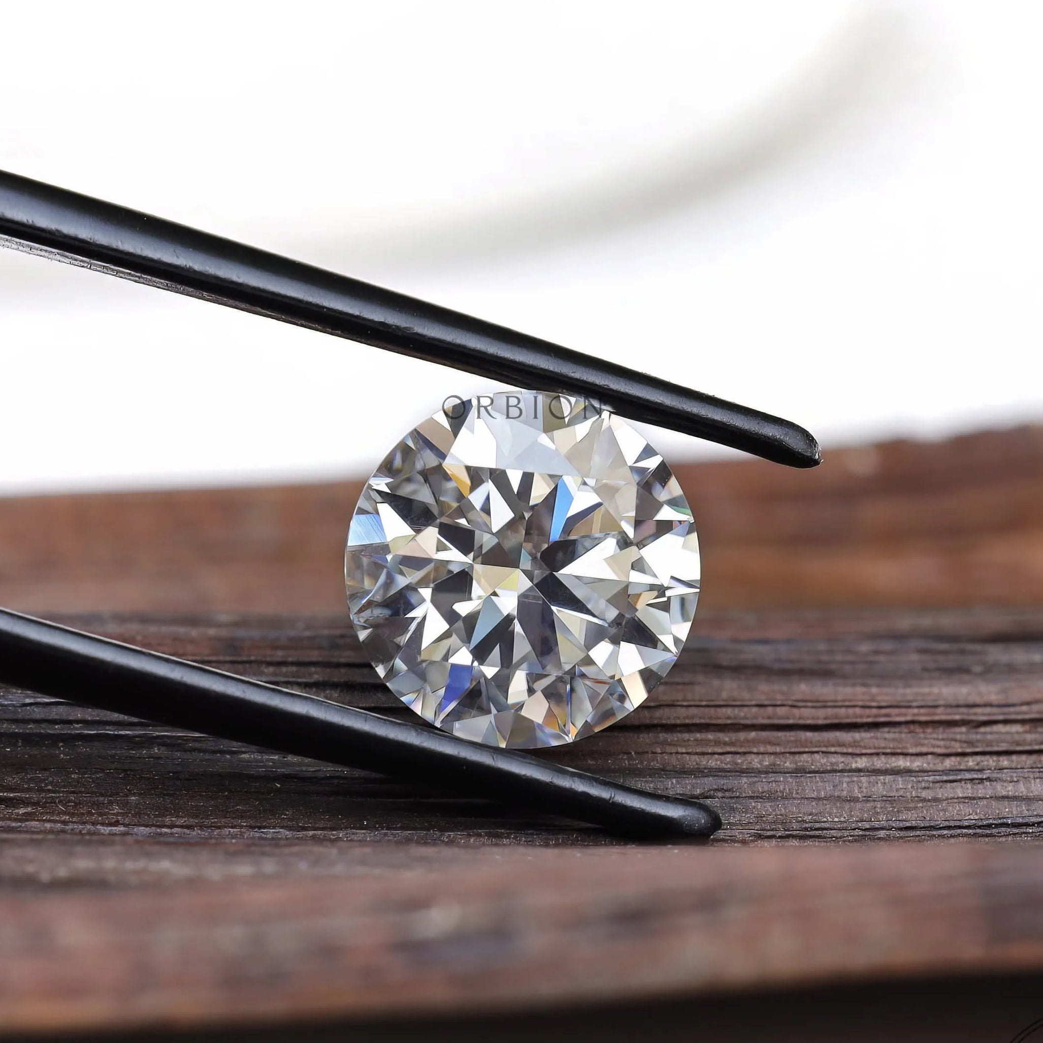 Loose round moissanite stone close-up brilliance view