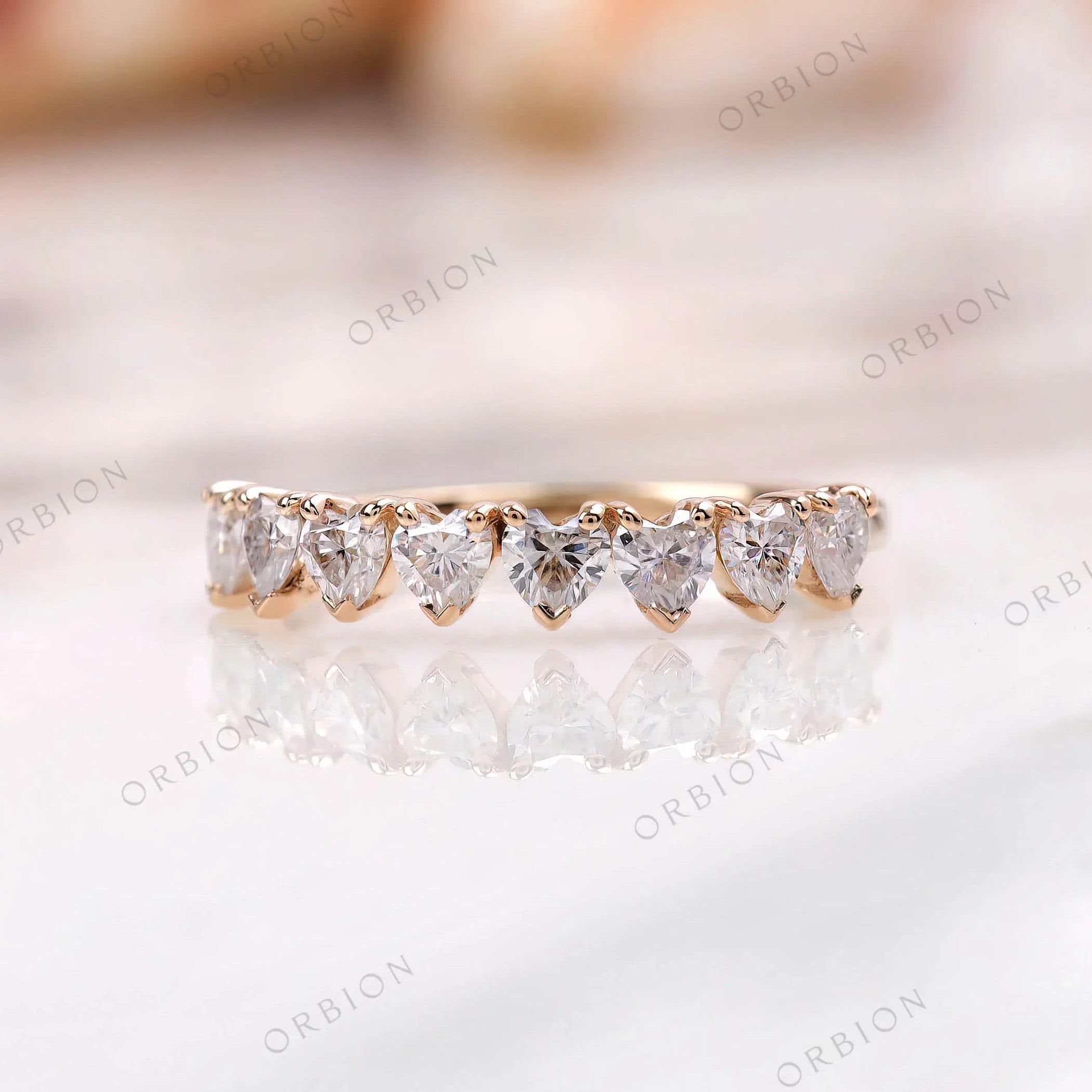 Heart shape half eternity band in yellow gold, straight-on sparkle view