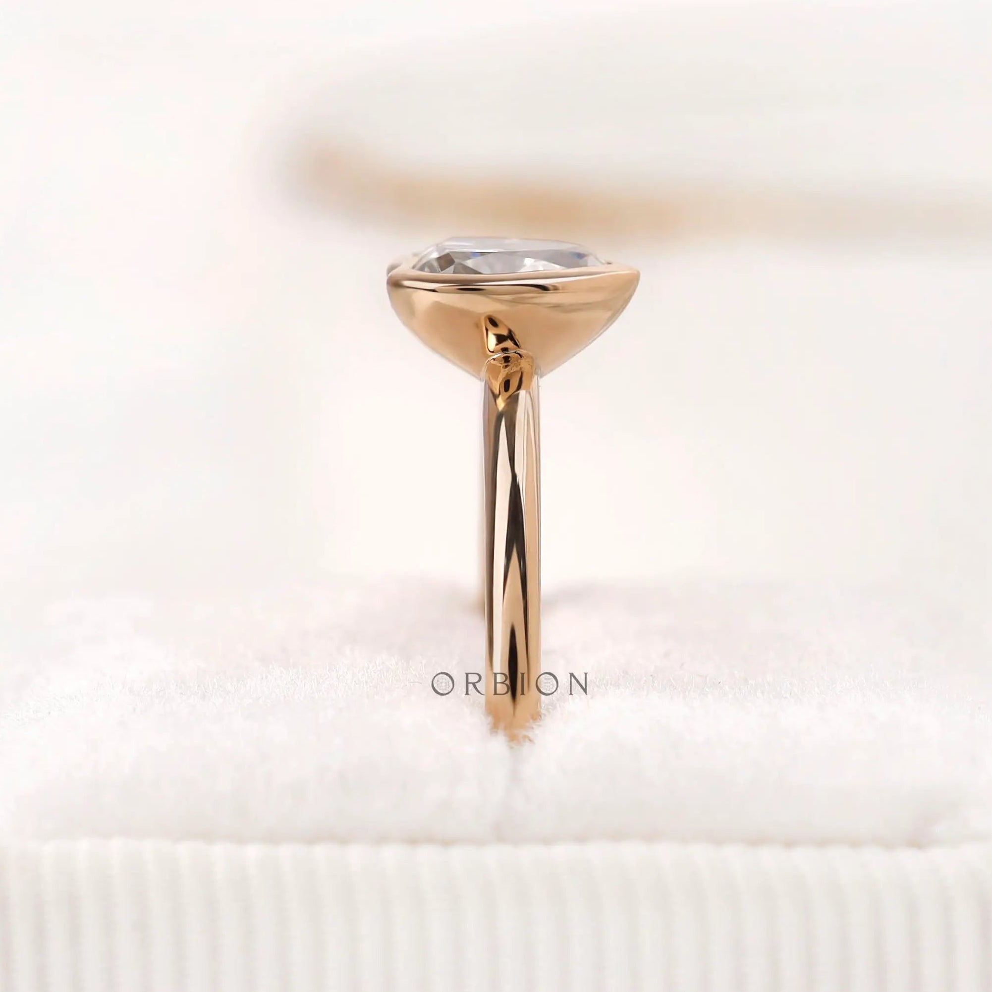 Yellow gold heart cut ring polished band