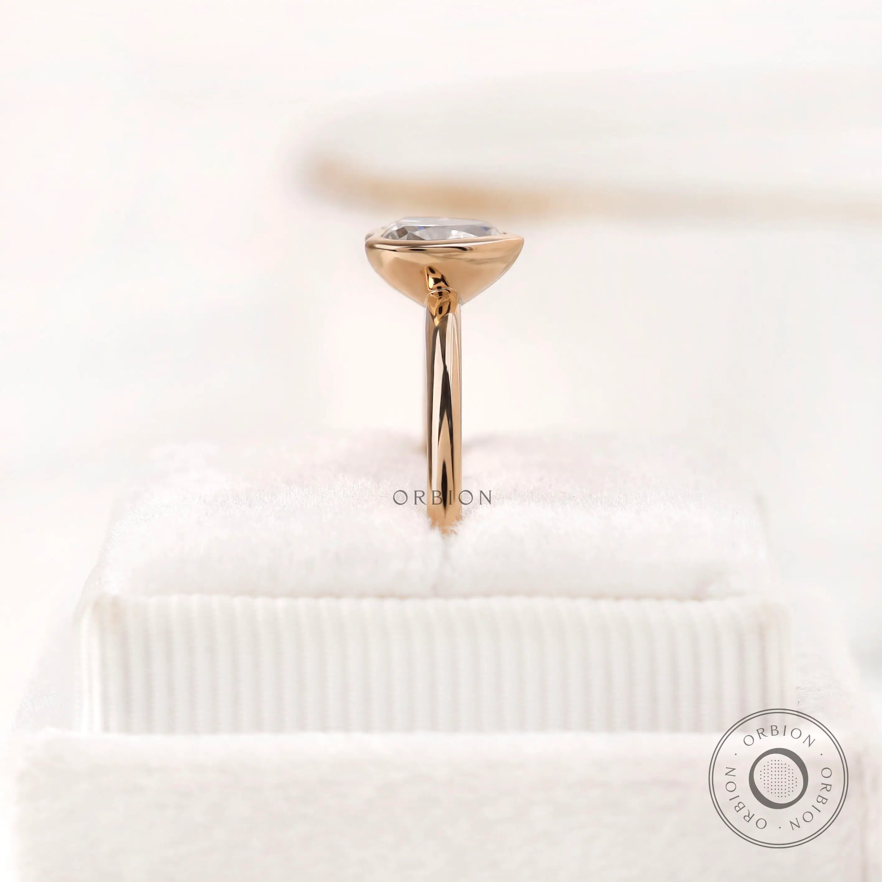 Yellow gold heart cut ring polished band