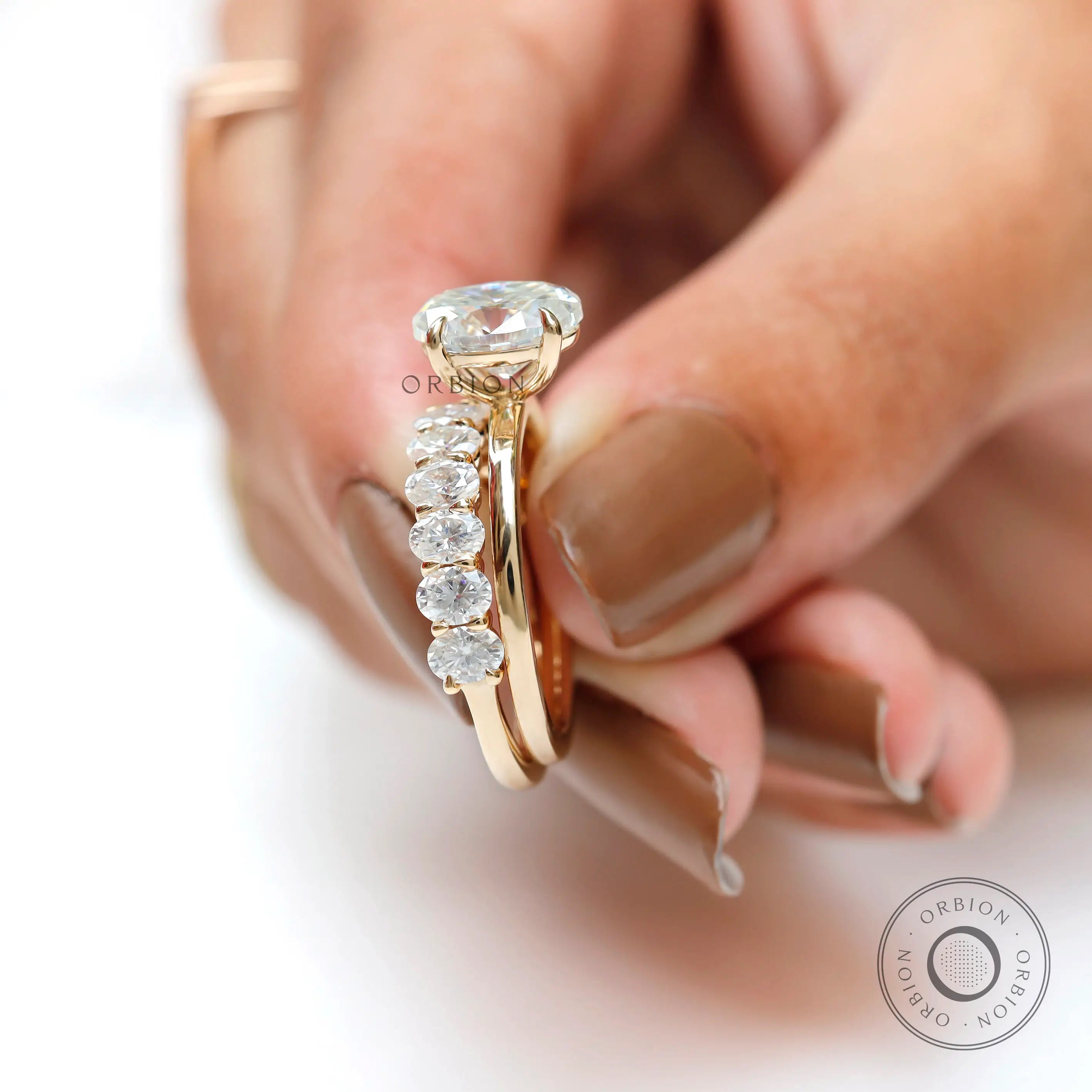 Side on-hand view highlighting prong setting and band