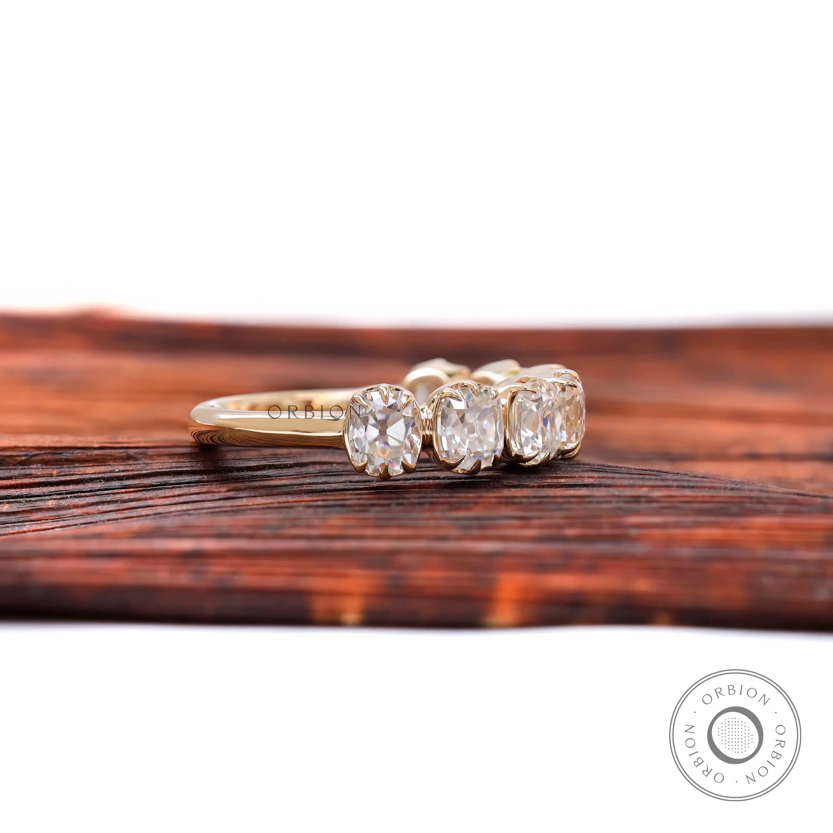 Angled side view of vintage style stacking band showing scalloped prongs.