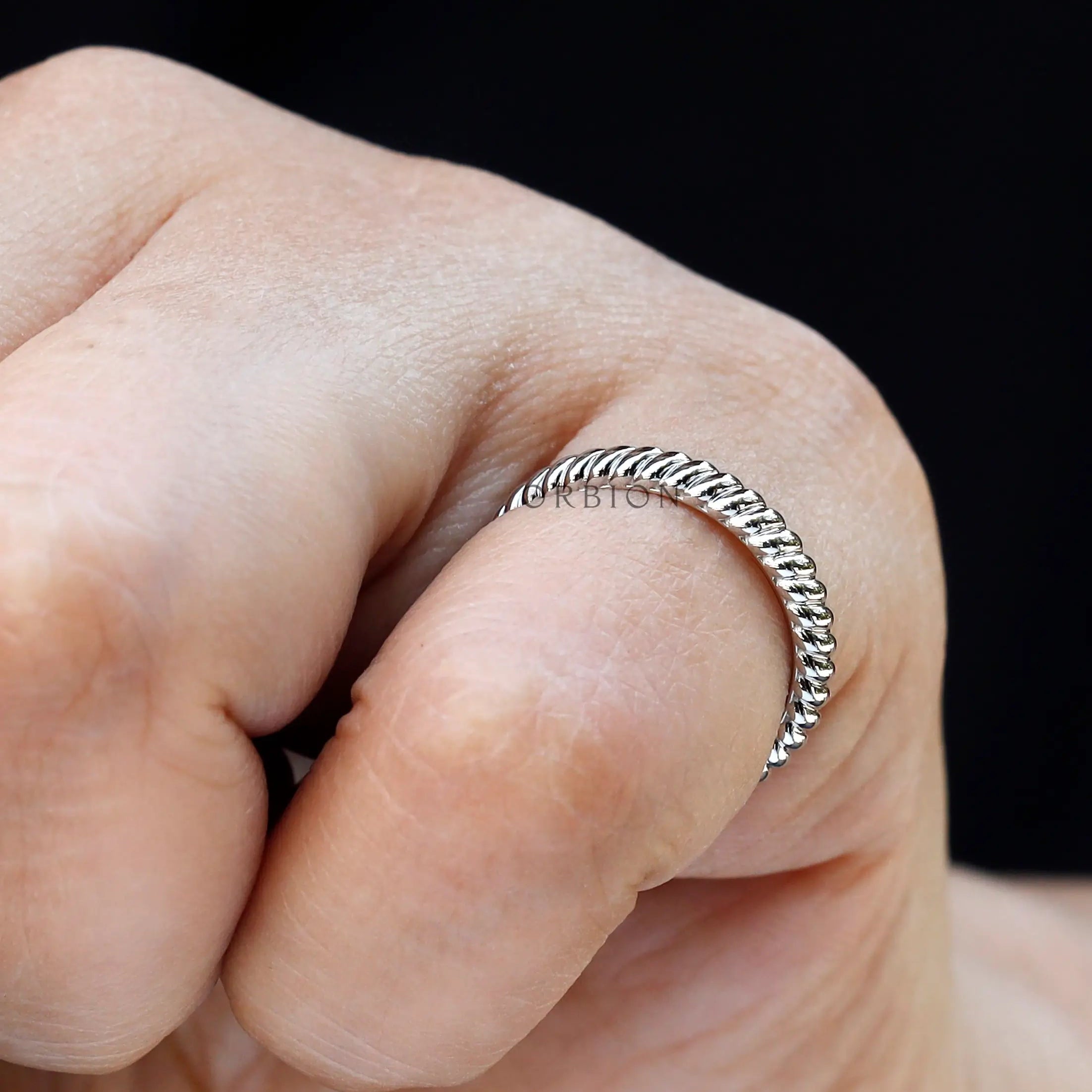 Elegant plain rope design gold band