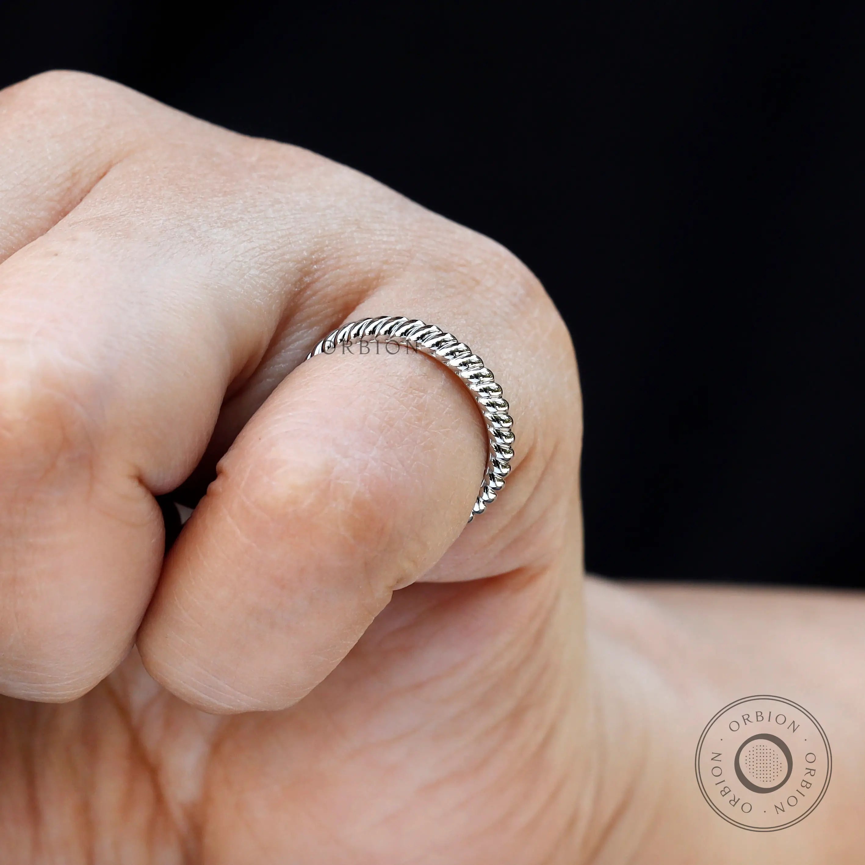 Elegant plain rope design gold band