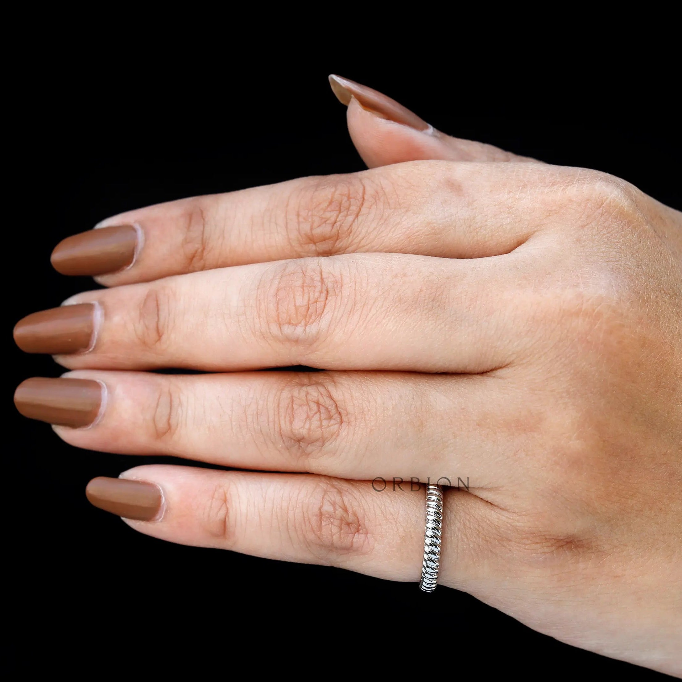 Modern rope pattern wedding band