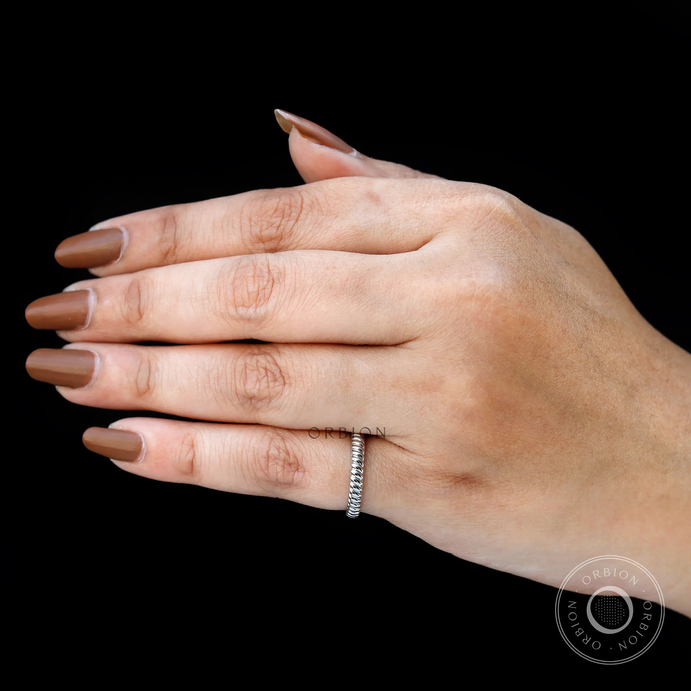 Modern rope pattern wedding band