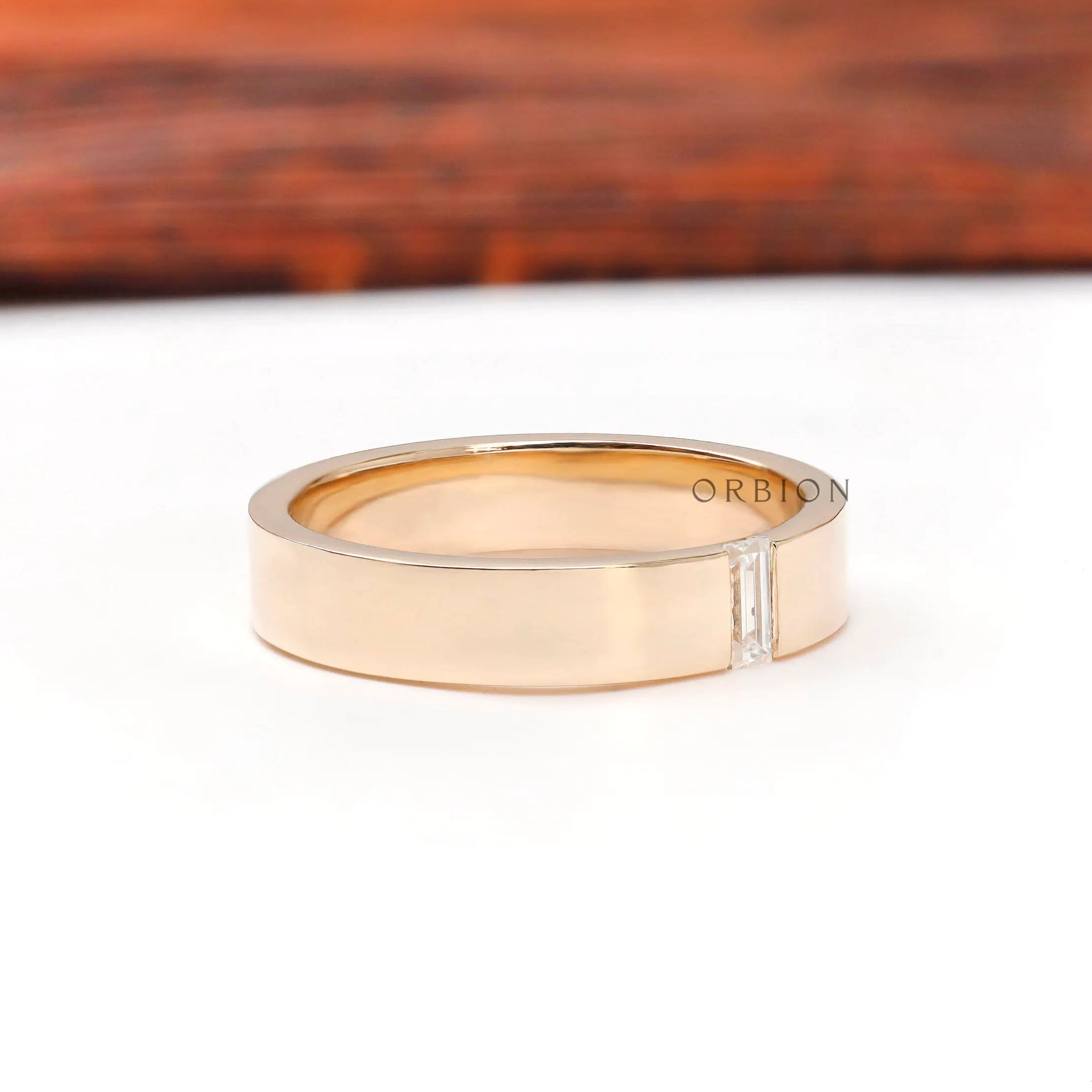 Angled view of polished comfort fit band highlighting the flush setting.