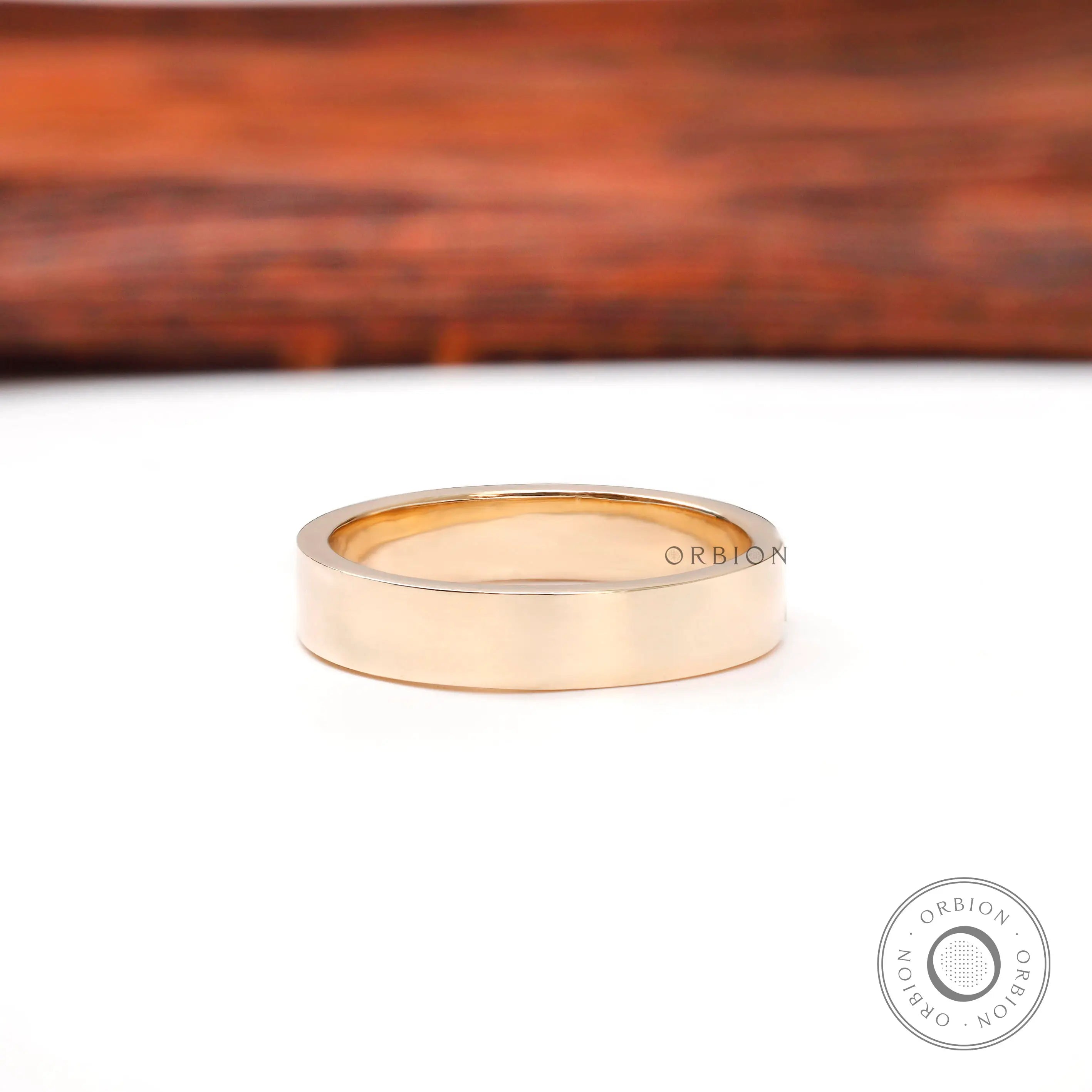 Back view of minimalist cigar band with smooth, high-polish finish.