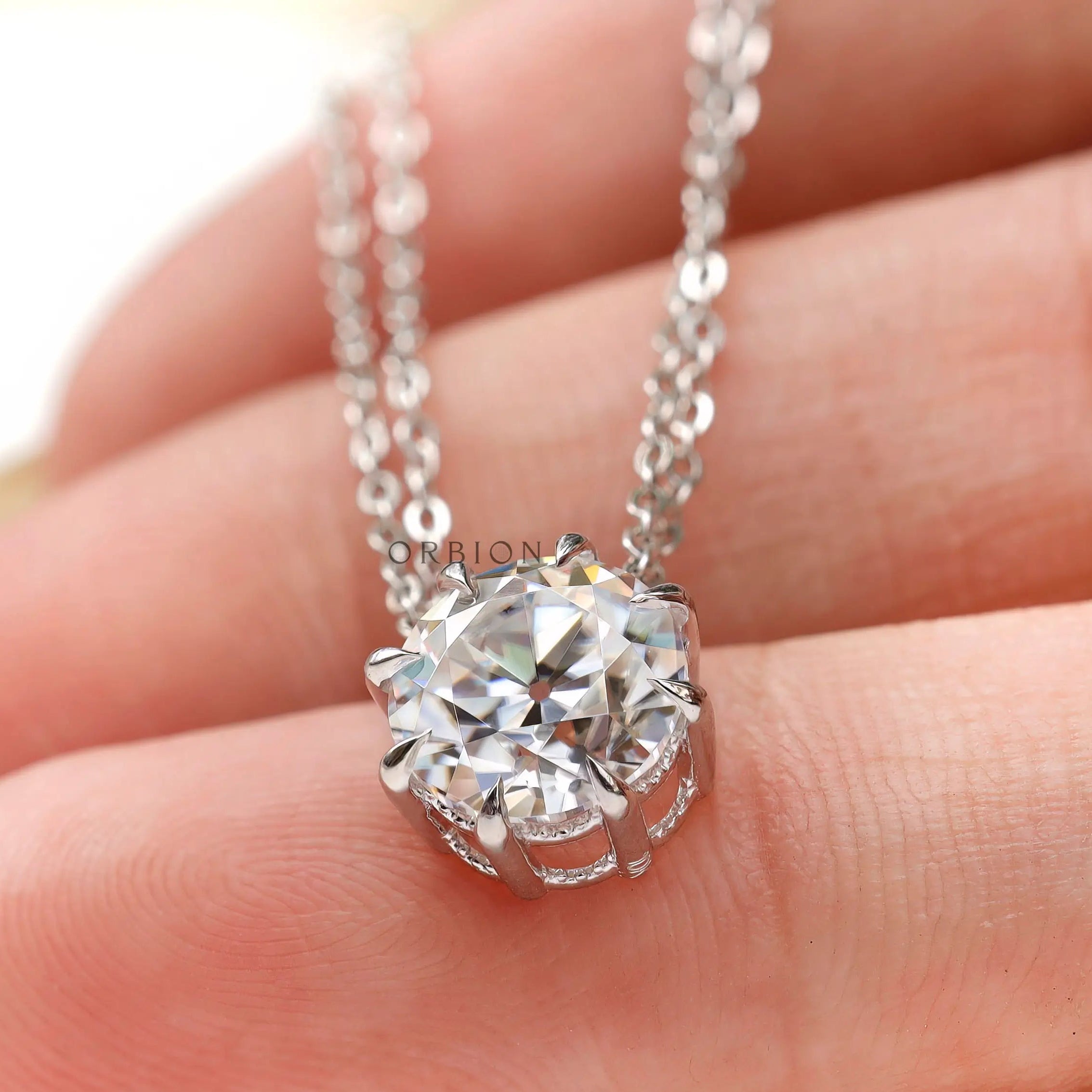 Elegant 2 carat round moissanite pendant for women