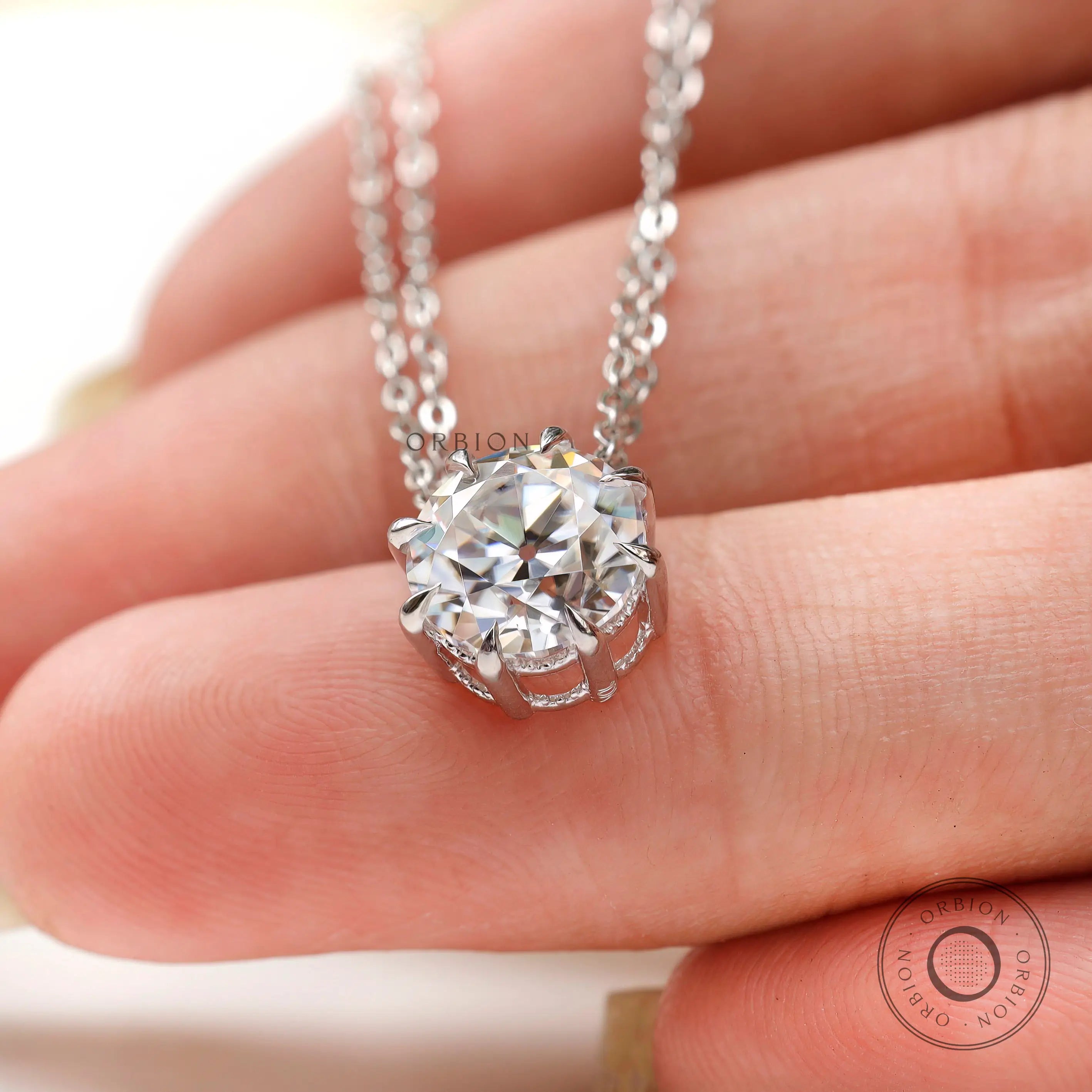 Elegant 2 carat round moissanite pendant for women