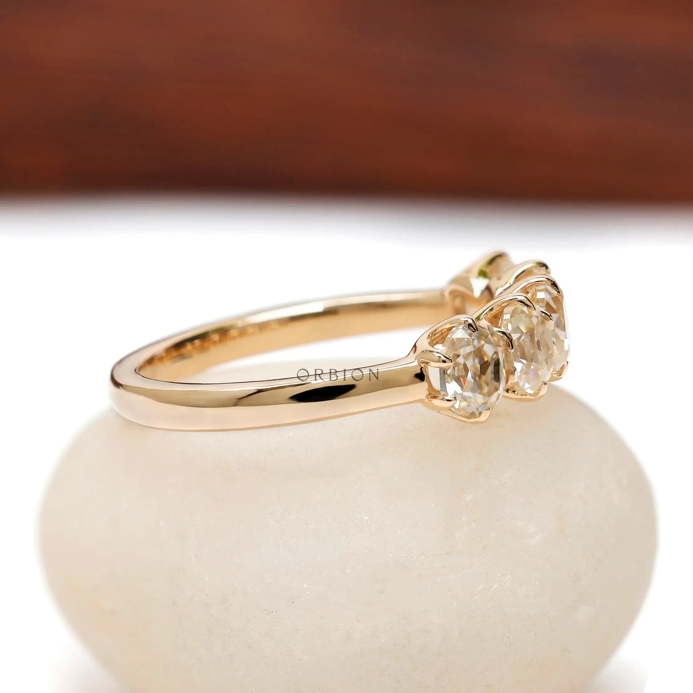 Side angle highlighting prong setting and polished yellow gold shank