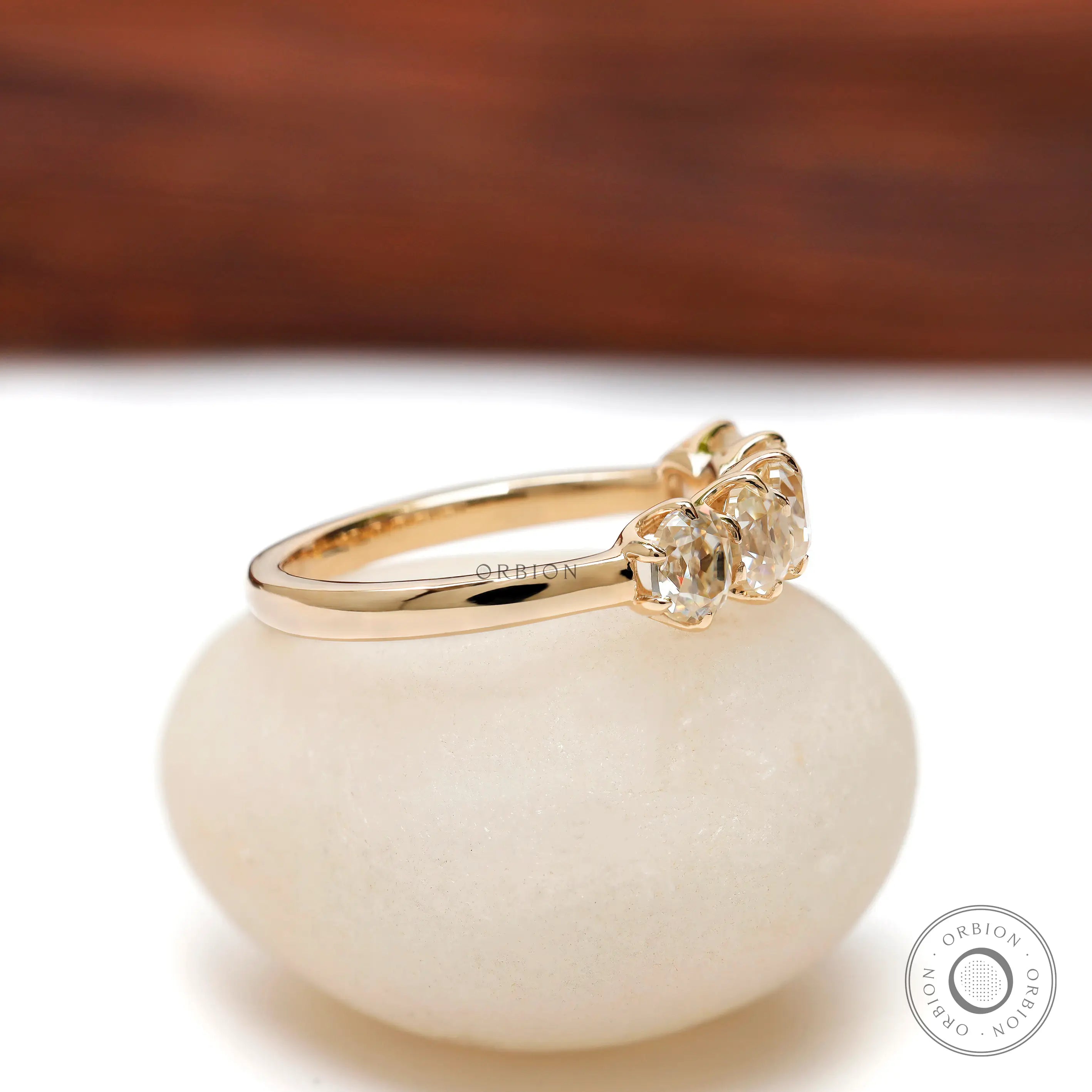 Side angle highlighting prong setting and polished yellow gold shank