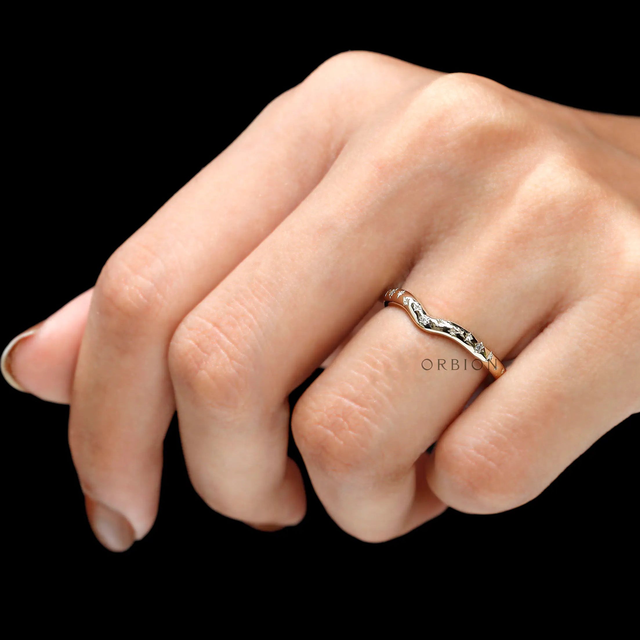 Angled close-up of starburst-inspired curved chevron stacking band.