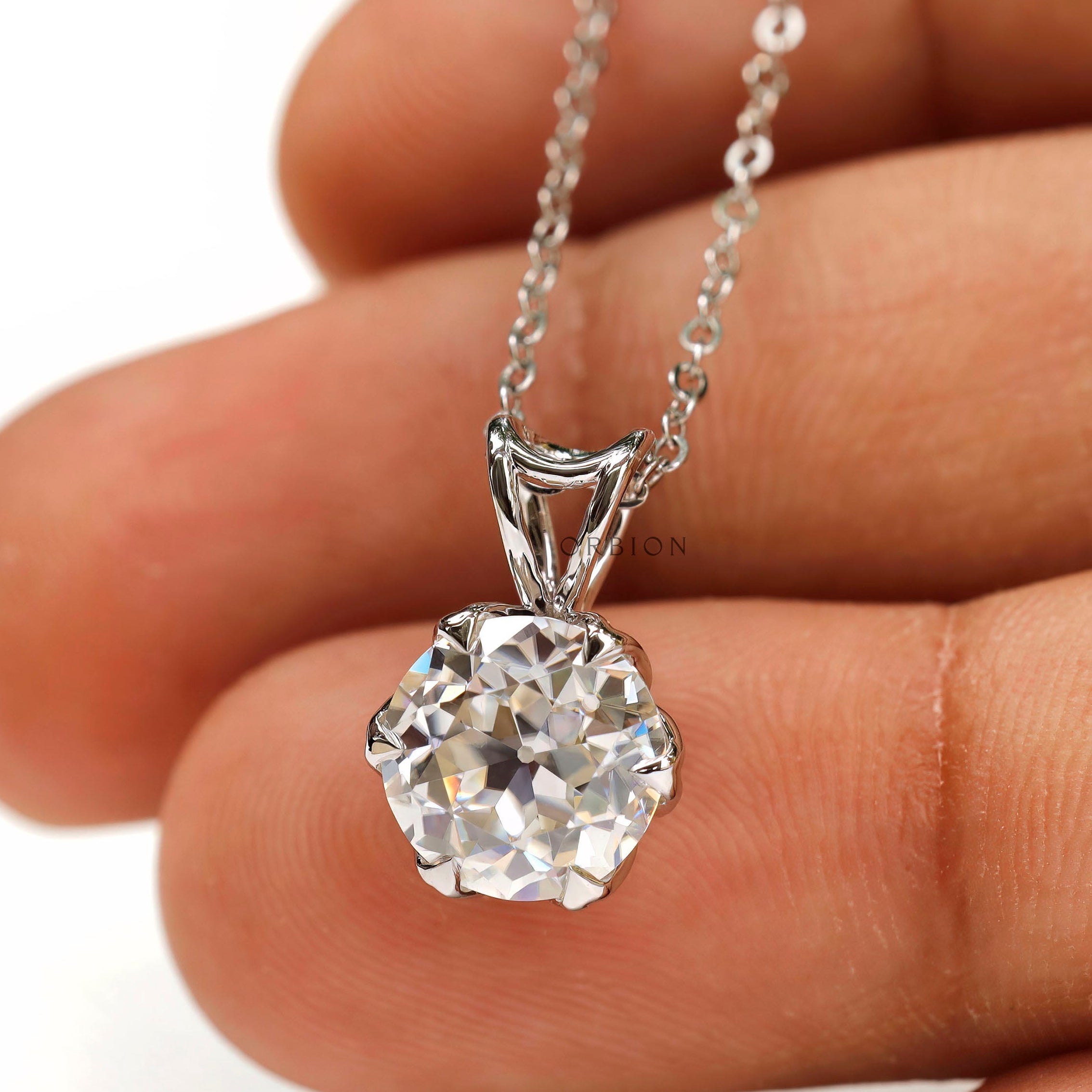 8 mm colorless moissanite pendant close up