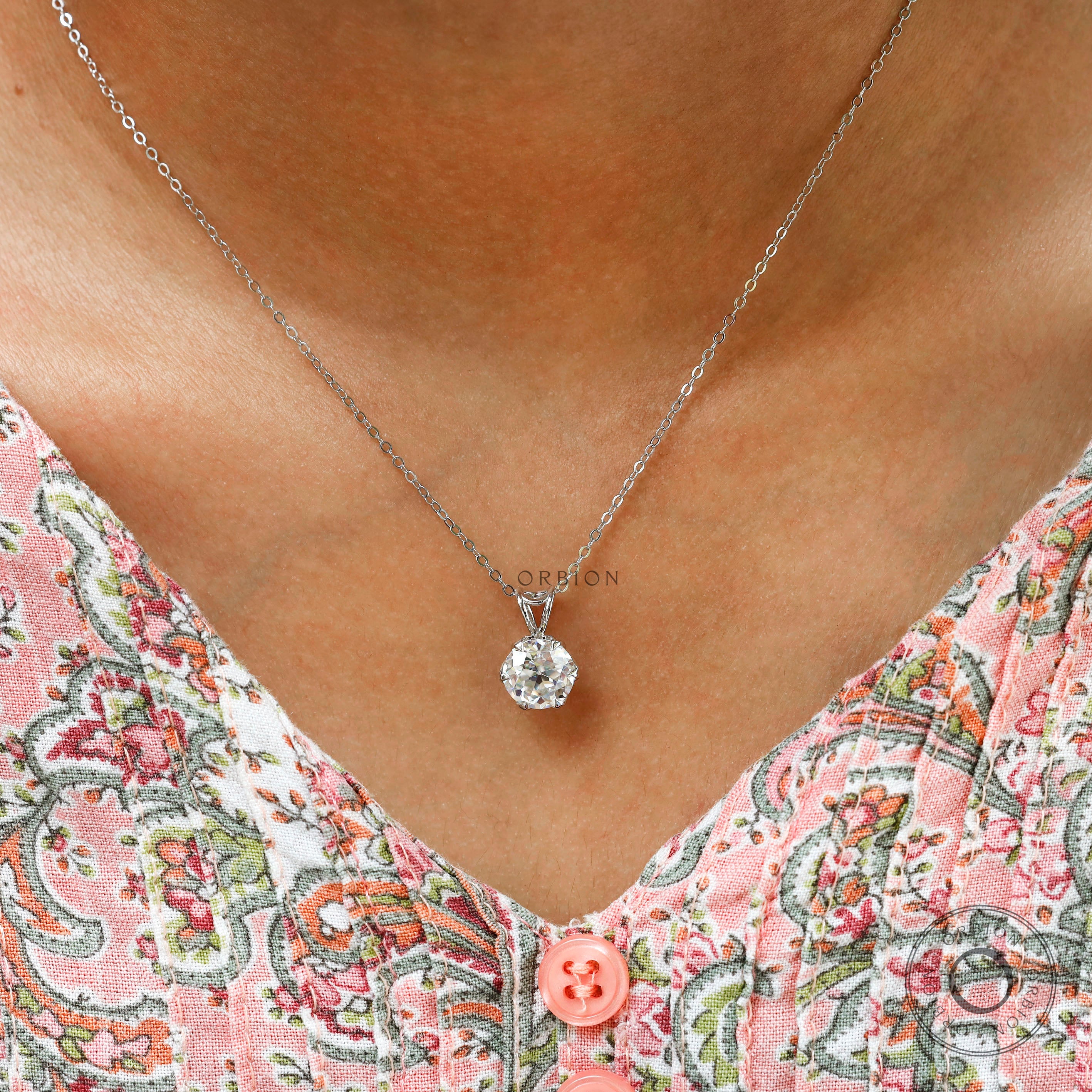 Timeless white gold solitaire pendant