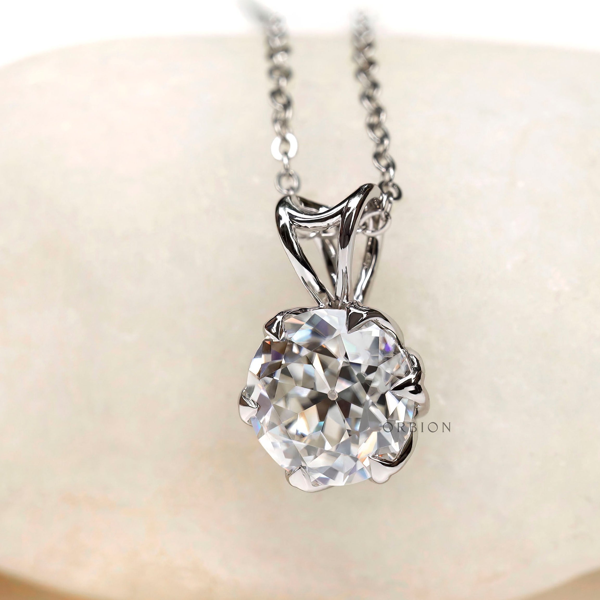 Vintage inspired tulip setting pendant
