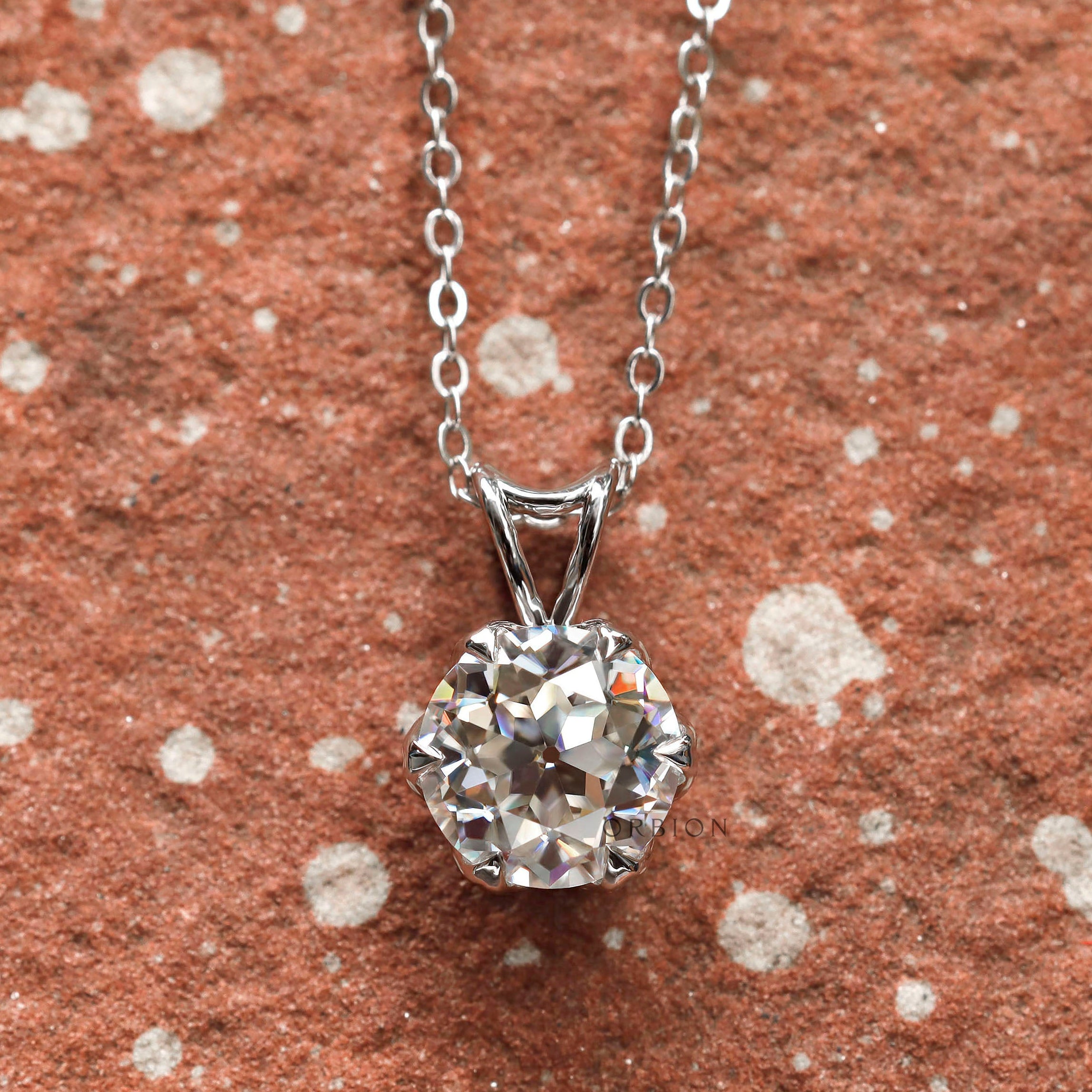 Classic old European cut pendant for women