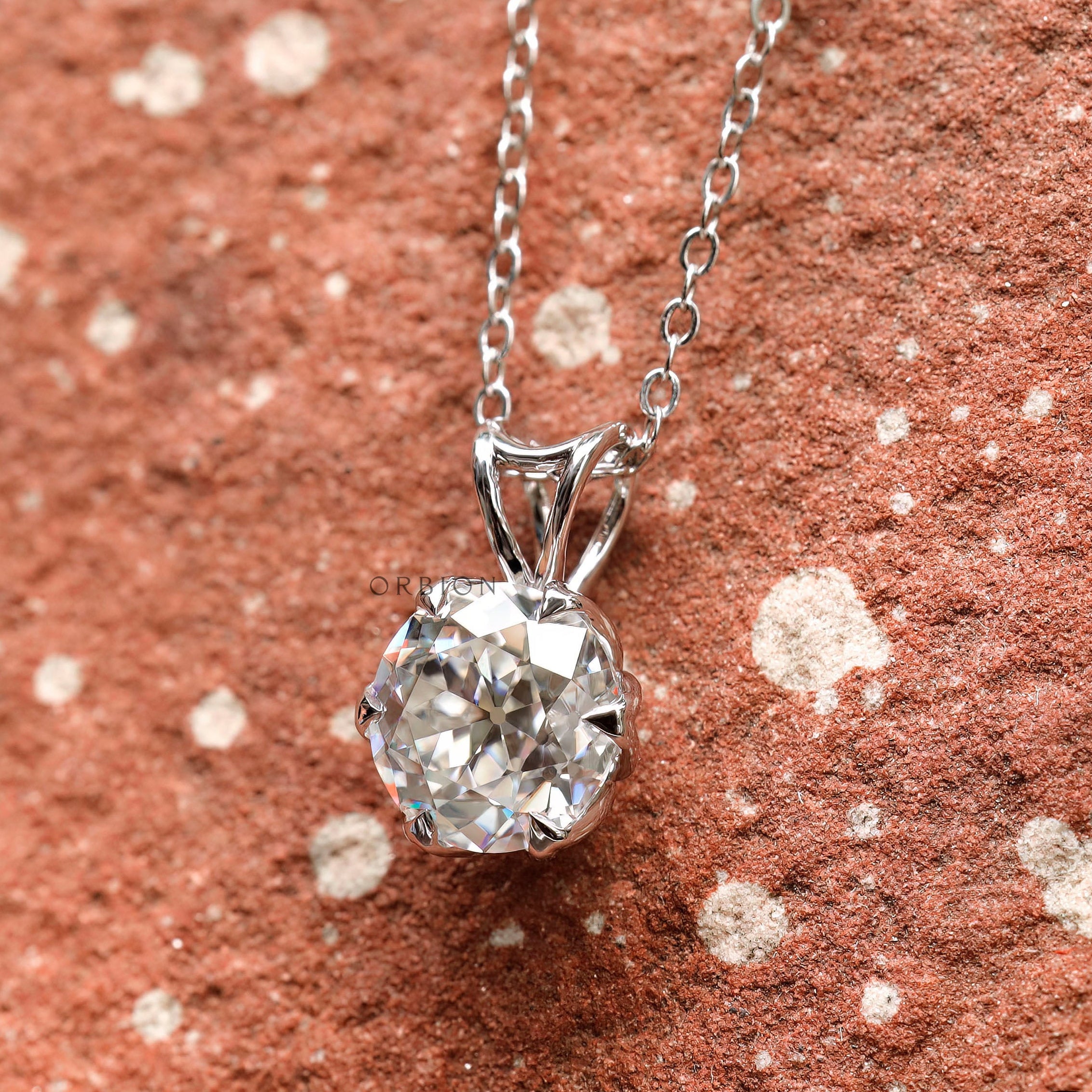 White gold antique inspired pendant design